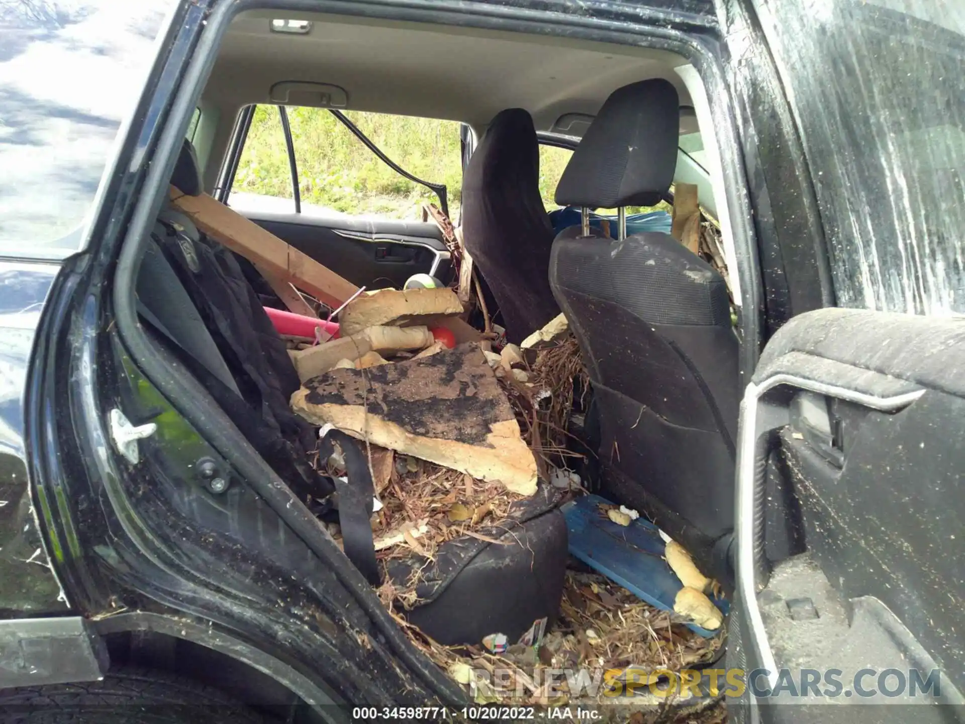 8 Photograph of a damaged car 2T3H1RFV2MC114088 TOYOTA RAV4 2021