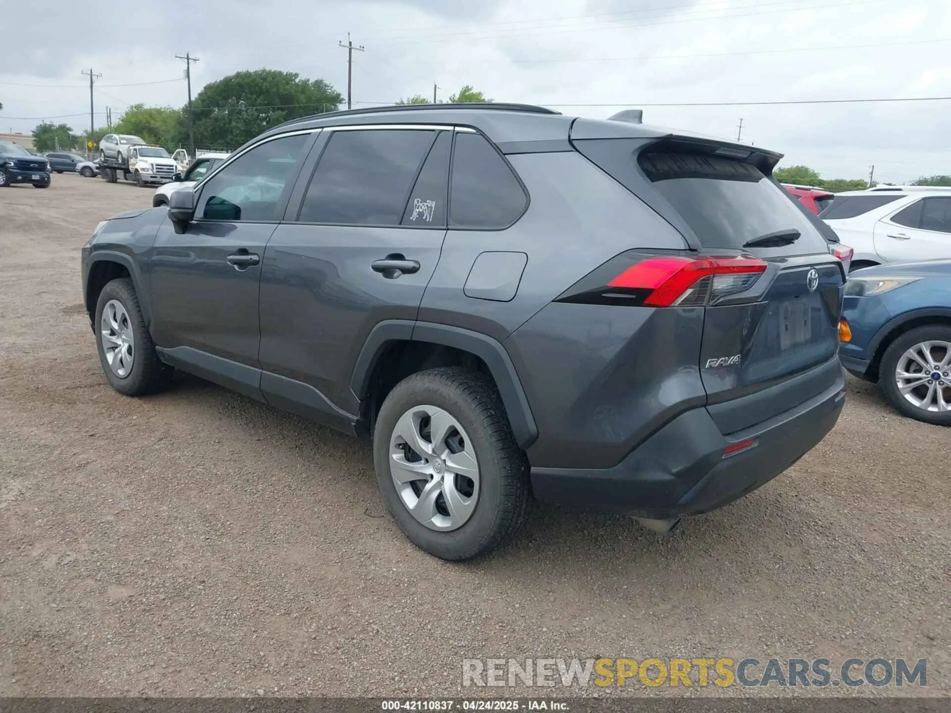 3 Photograph of a damaged car 2T3H1RFV2MC117086 TOYOTA RAV4 2021