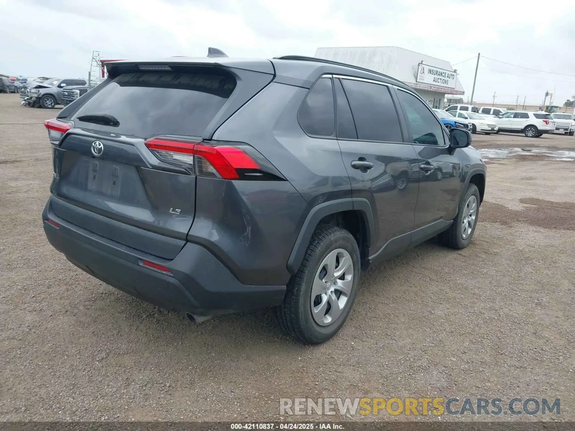 4 Photograph of a damaged car 2T3H1RFV2MC117086 TOYOTA RAV4 2021