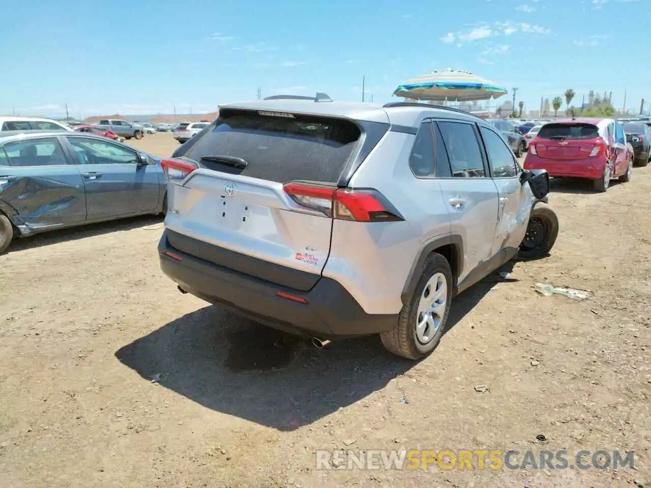 4 Photograph of a damaged car 2T3H1RFV2MC130307 TOYOTA RAV4 2021