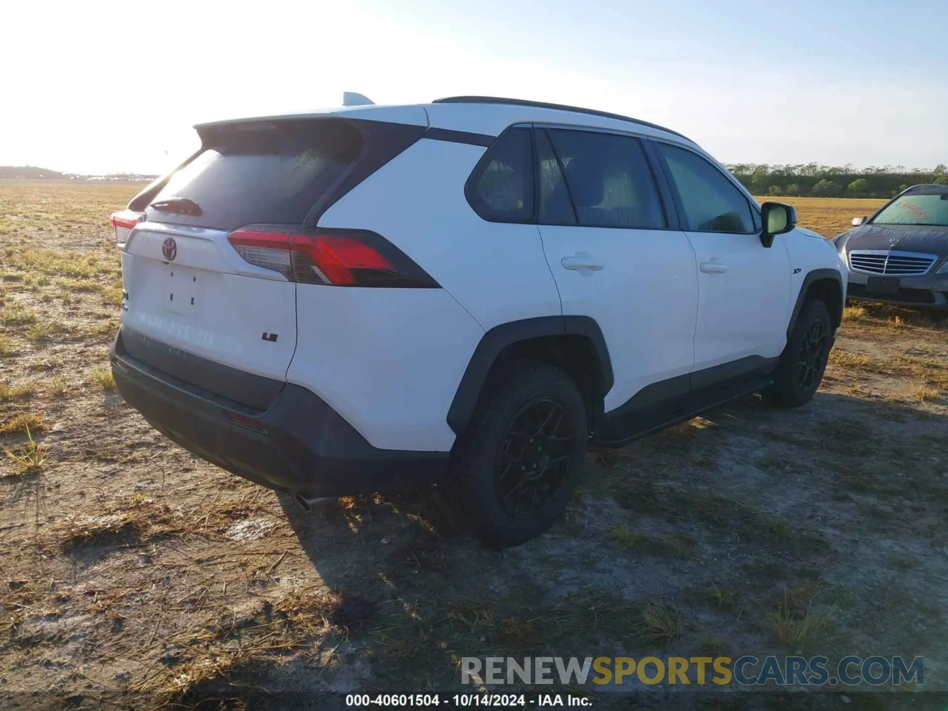 4 Photograph of a damaged car 2T3H1RFV2MC133515 TOYOTA RAV4 2021