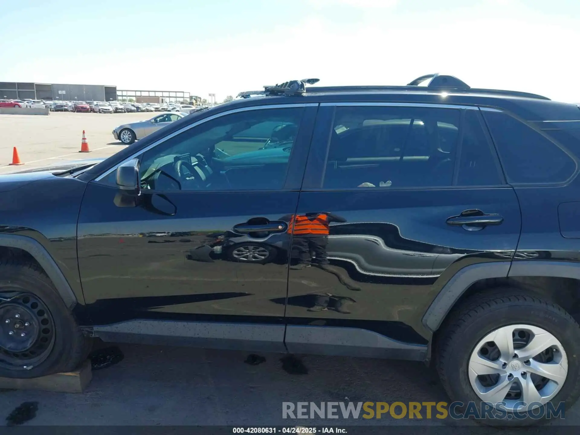 14 Photograph of a damaged car 2T3H1RFV2MC134521 TOYOTA RAV4 2021