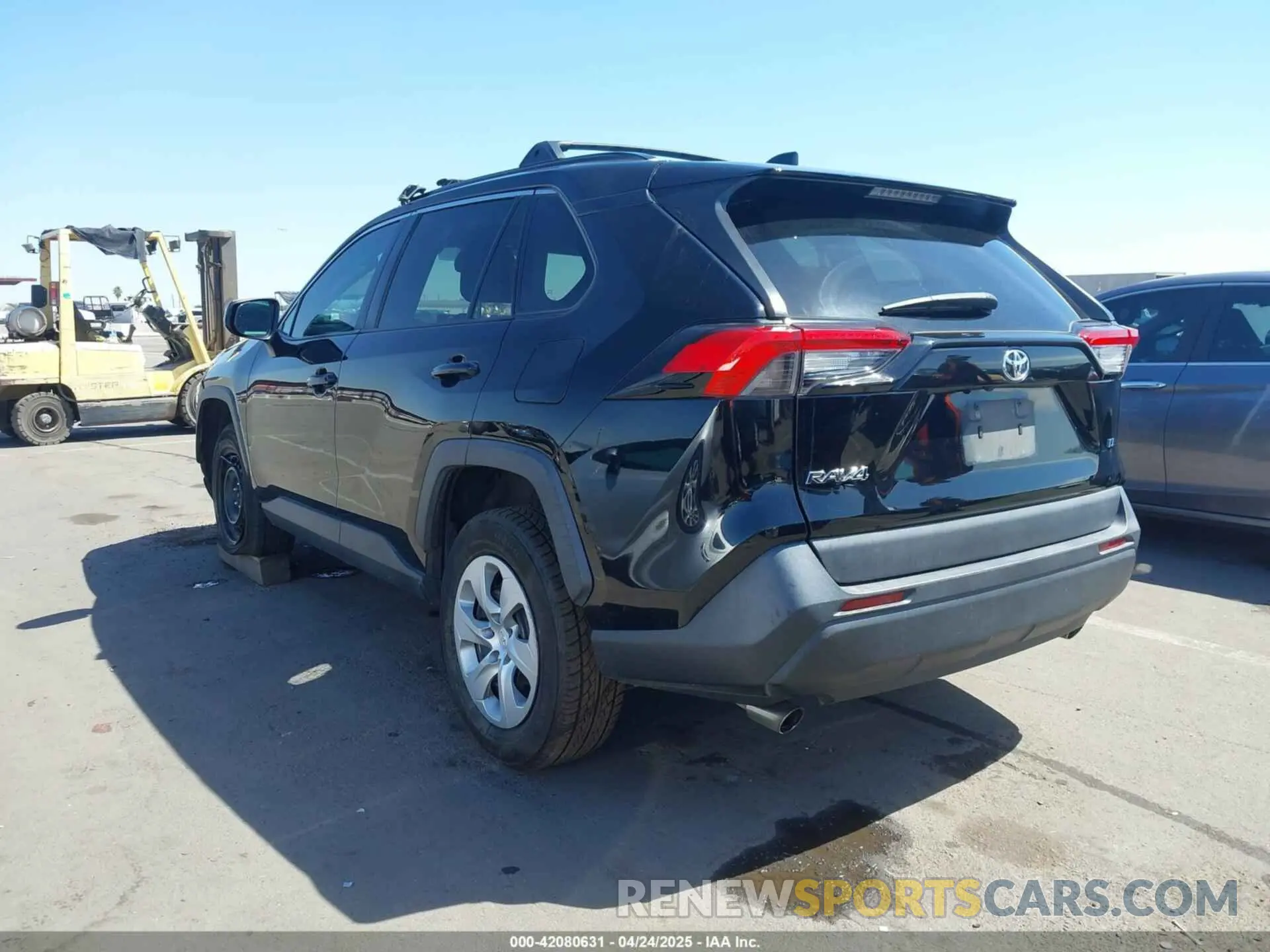 3 Photograph of a damaged car 2T3H1RFV2MC134521 TOYOTA RAV4 2021
