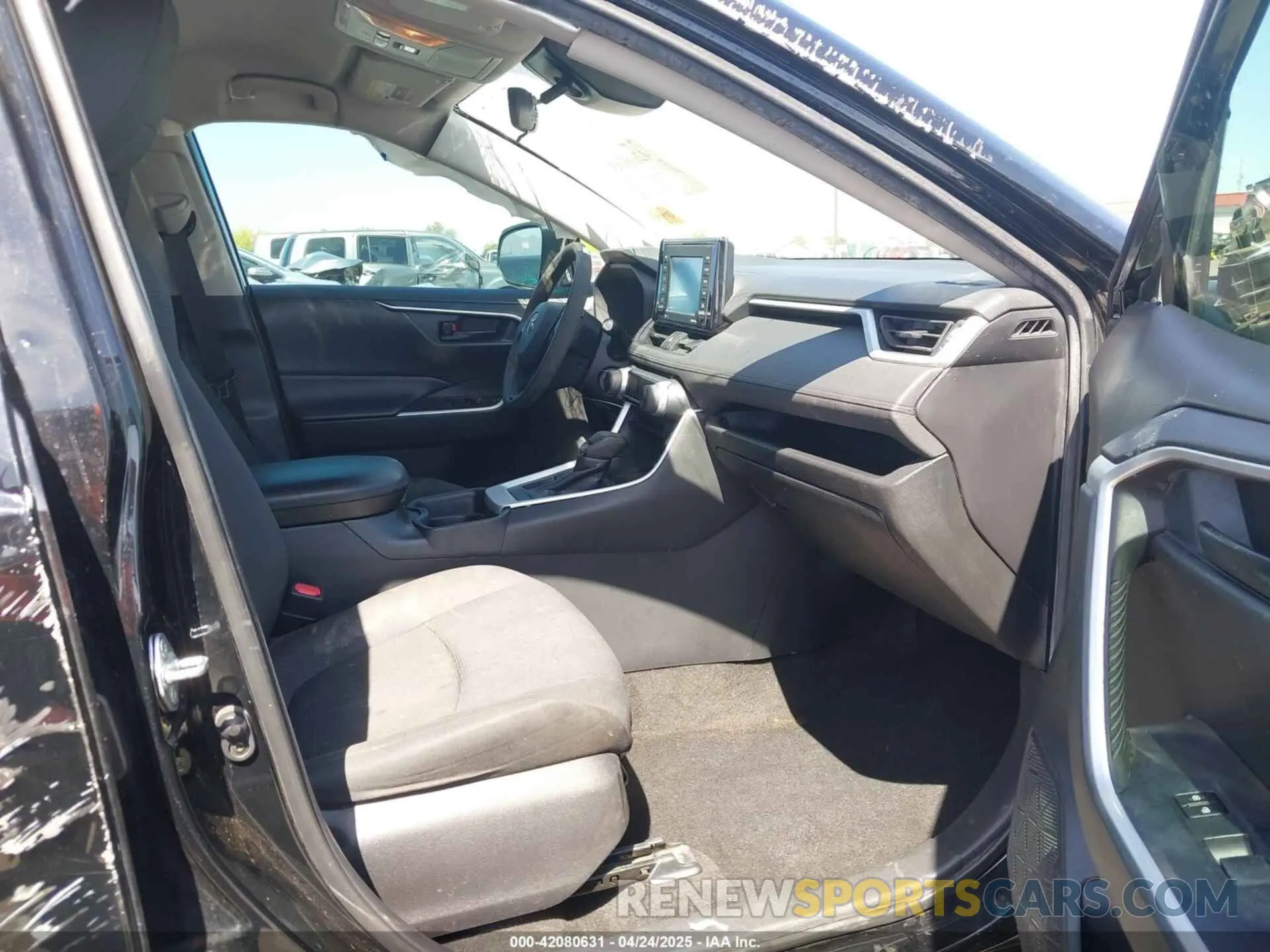 5 Photograph of a damaged car 2T3H1RFV2MC134521 TOYOTA RAV4 2021