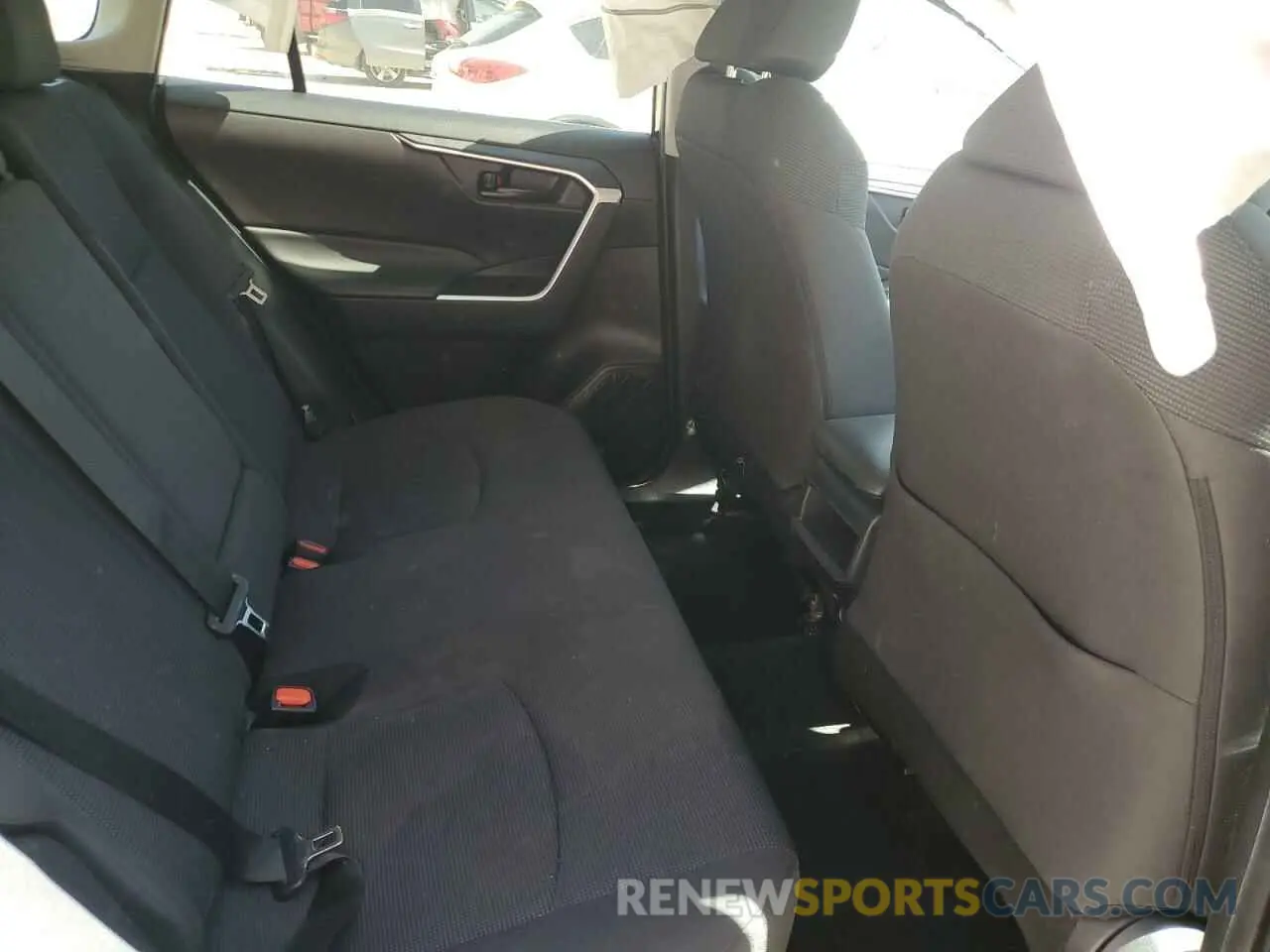 11 Photograph of a damaged car 2T3H1RFV2MC147091 TOYOTA RAV4 2021