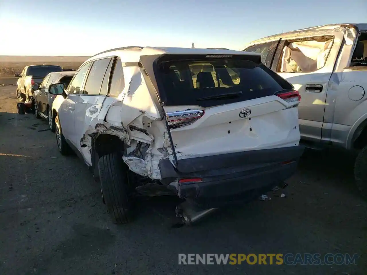 3 Photograph of a damaged car 2T3H1RFV2MW149843 TOYOTA RAV4 2021