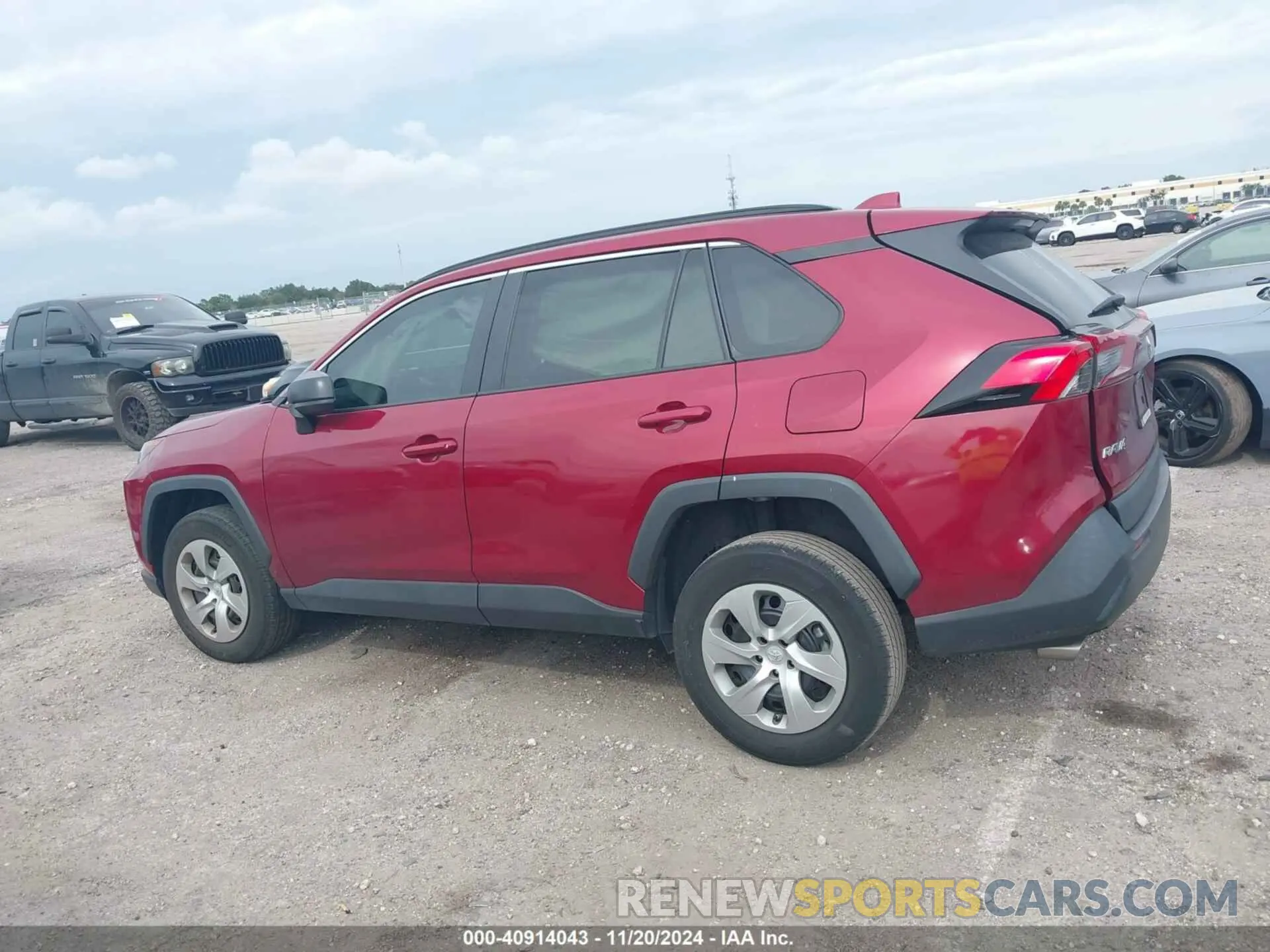 14 Photograph of a damaged car 2T3H1RFV2MW166061 TOYOTA RAV4 2021