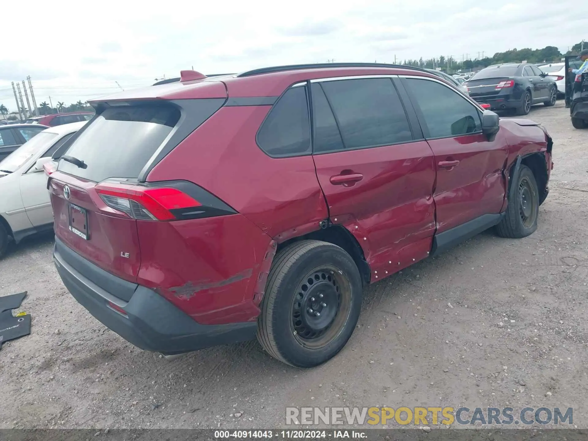 4 Photograph of a damaged car 2T3H1RFV2MW166061 TOYOTA RAV4 2021