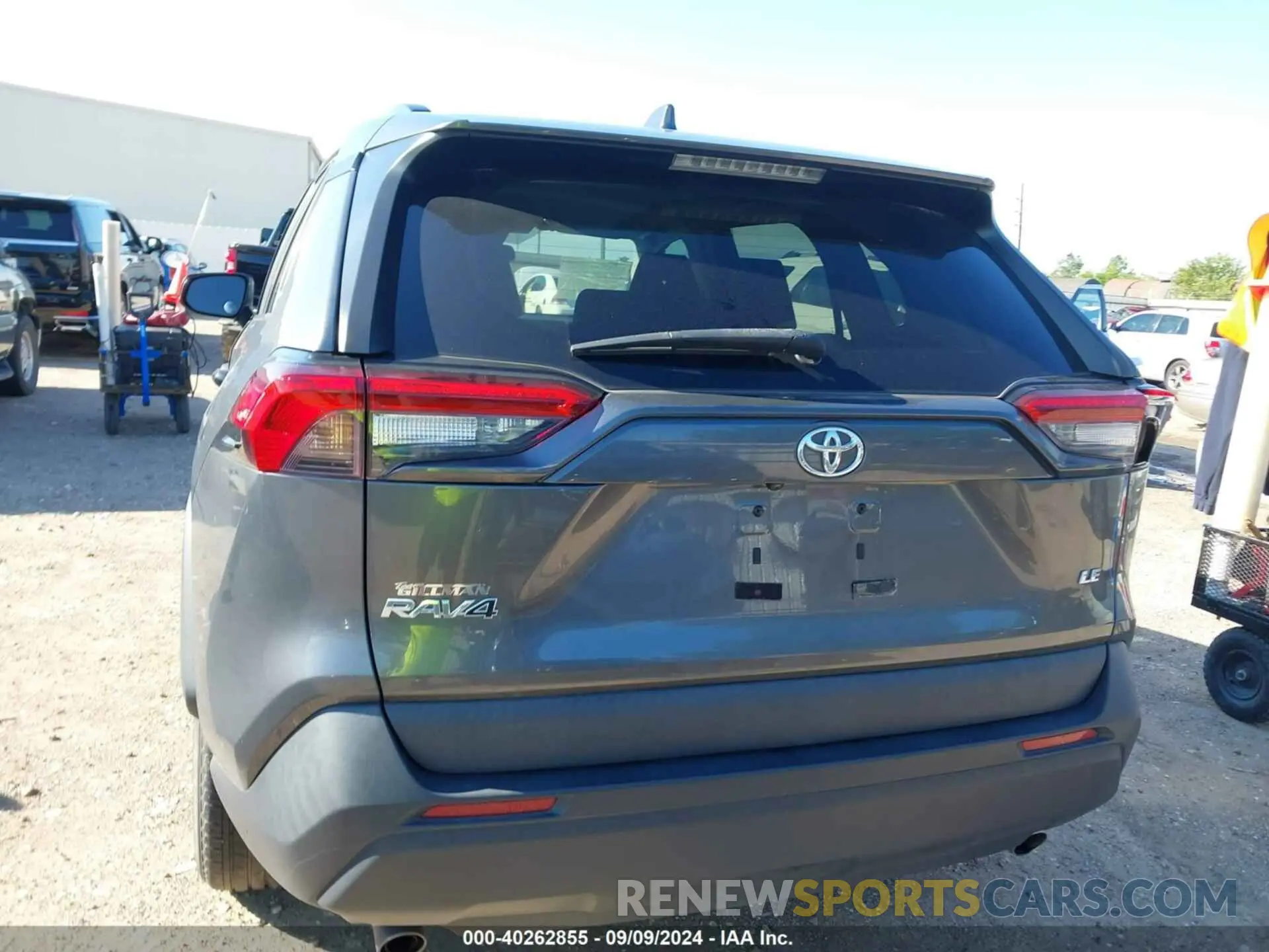 17 Photograph of a damaged car 2T3H1RFV3MC107327 TOYOTA RAV4 2021
