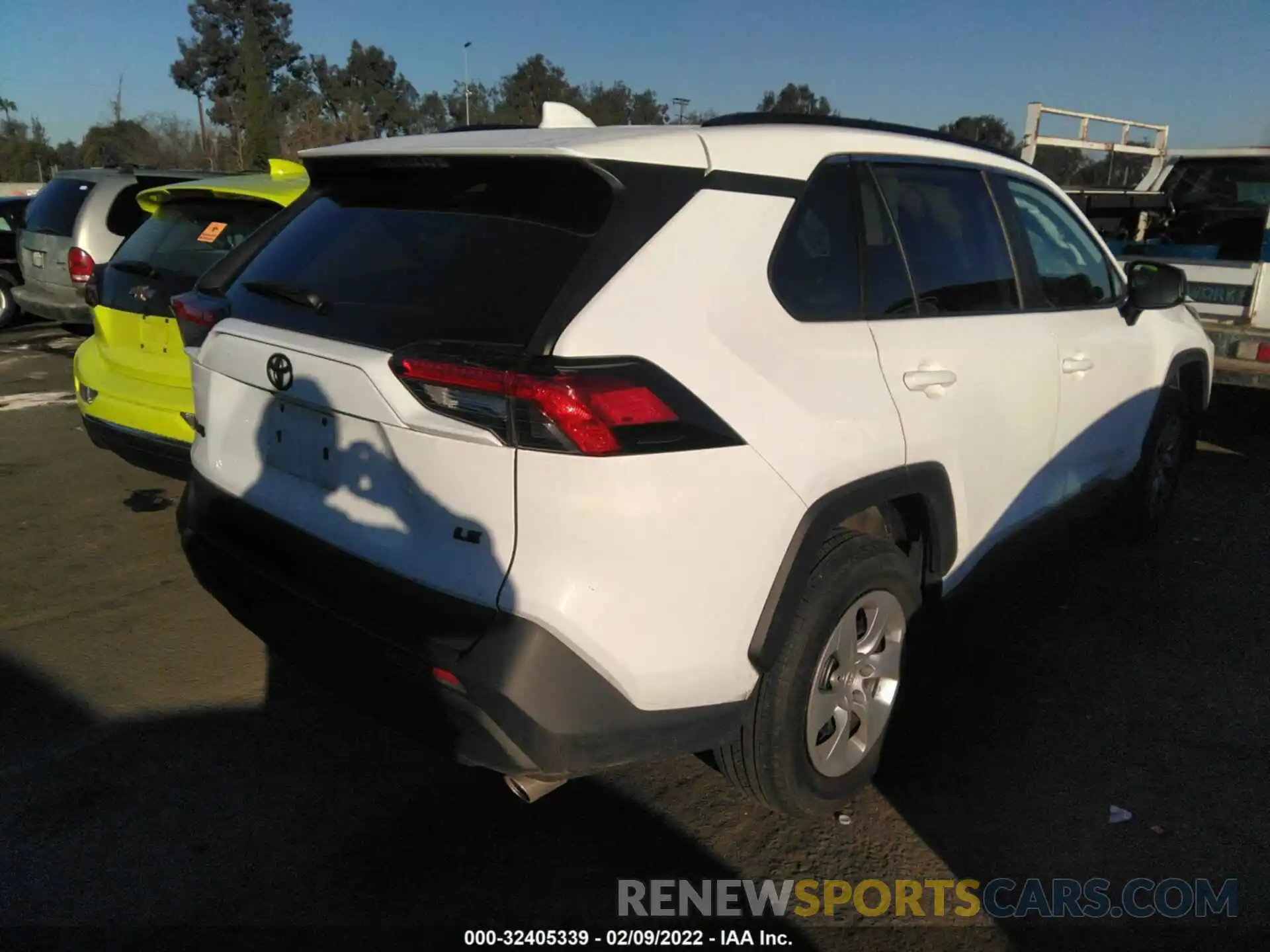 4 Photograph of a damaged car 2T3H1RFV3MC110907 TOYOTA RAV4 2021