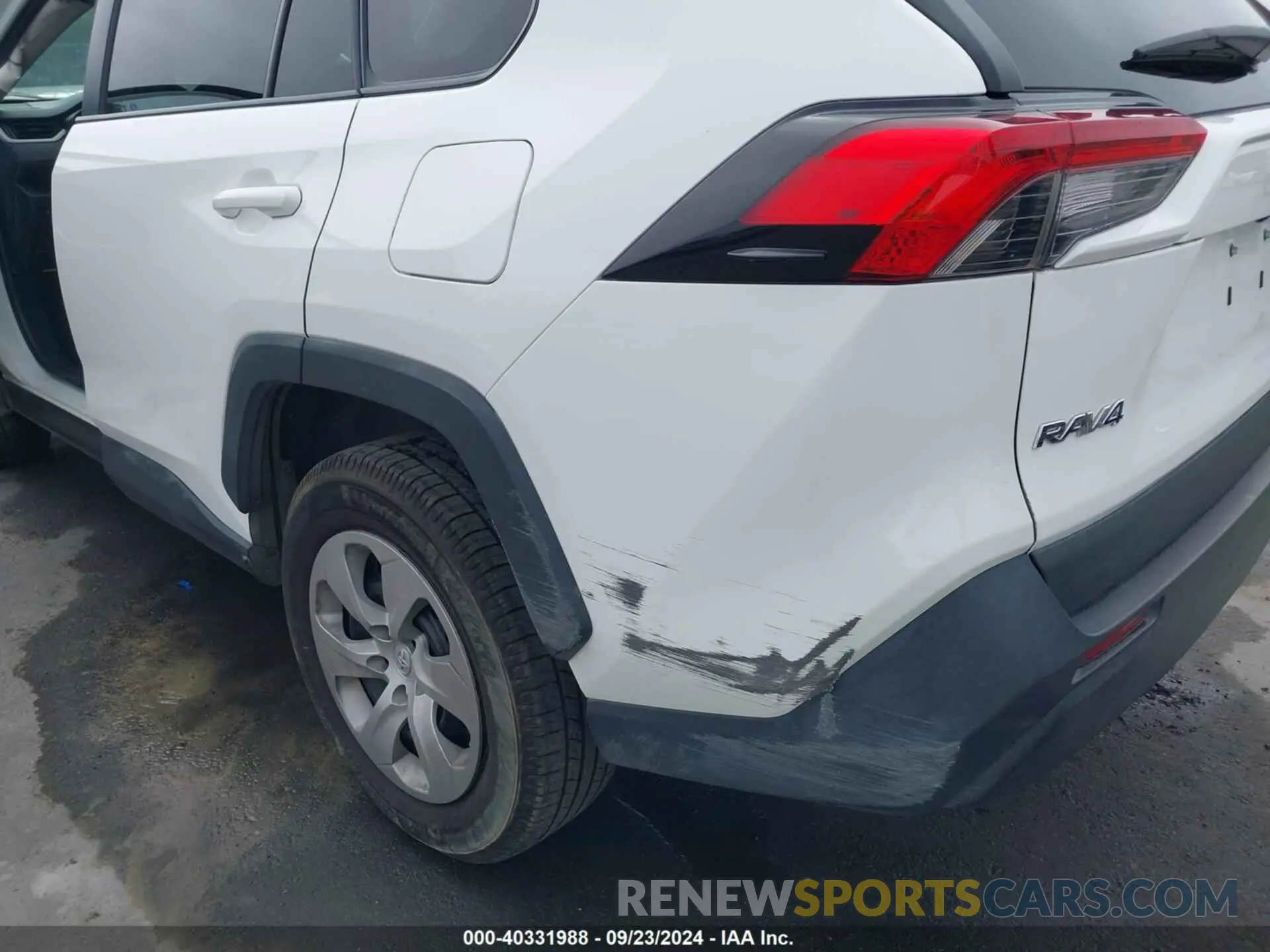 17 Photograph of a damaged car 2T3H1RFV3MC115606 TOYOTA RAV4 2021