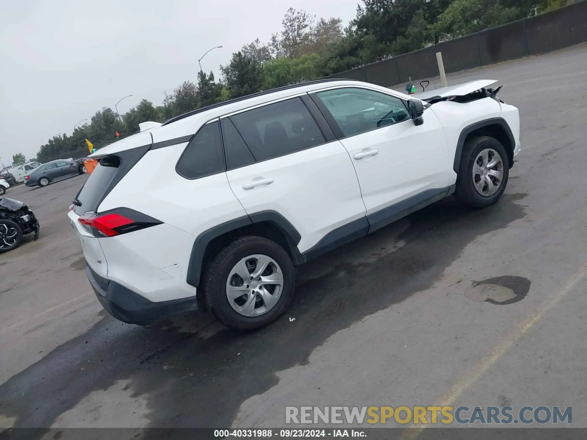 4 Photograph of a damaged car 2T3H1RFV3MC115606 TOYOTA RAV4 2021