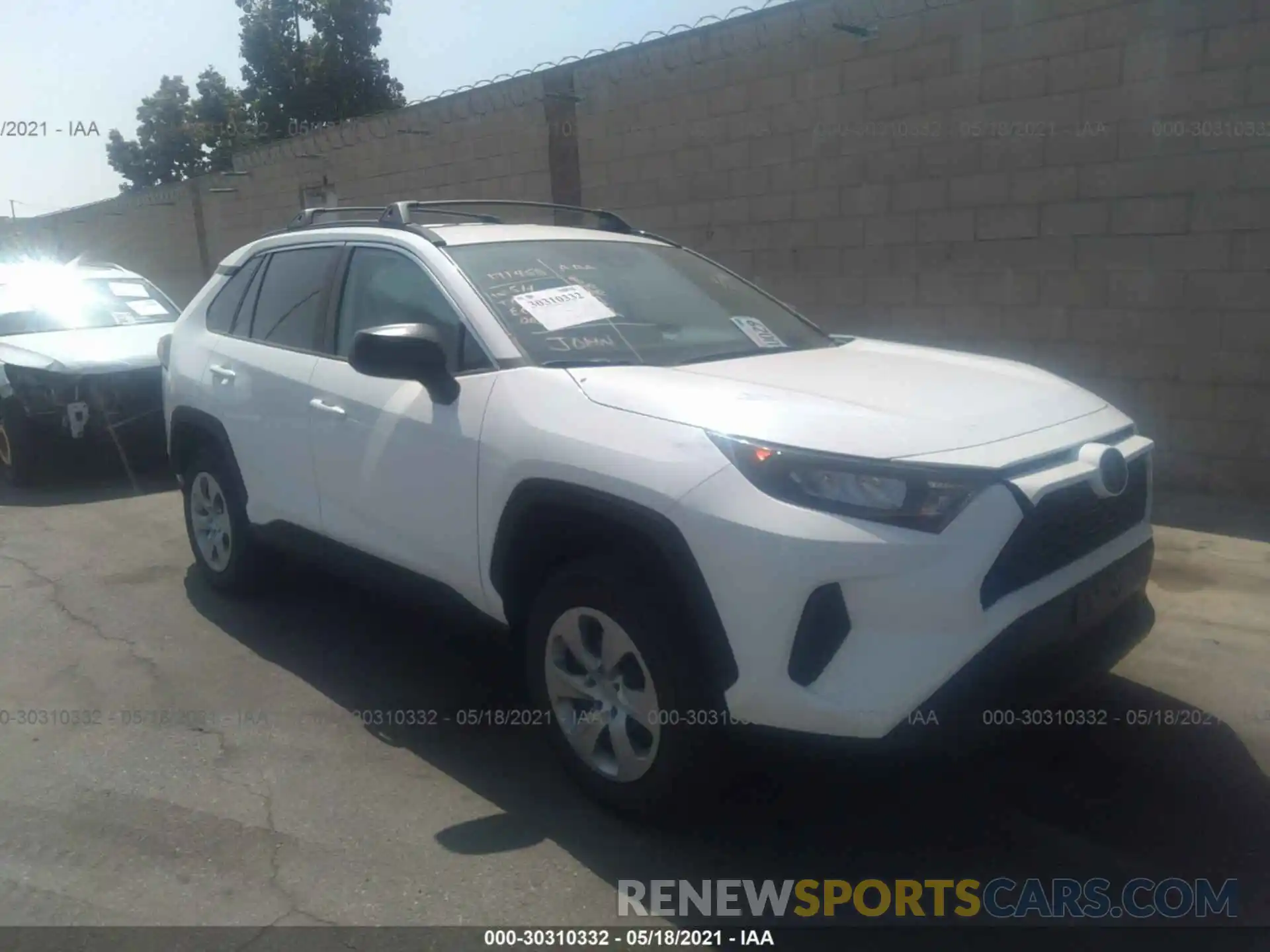 1 Photograph of a damaged car 2T3H1RFV3MC120661 TOYOTA RAV4 2021