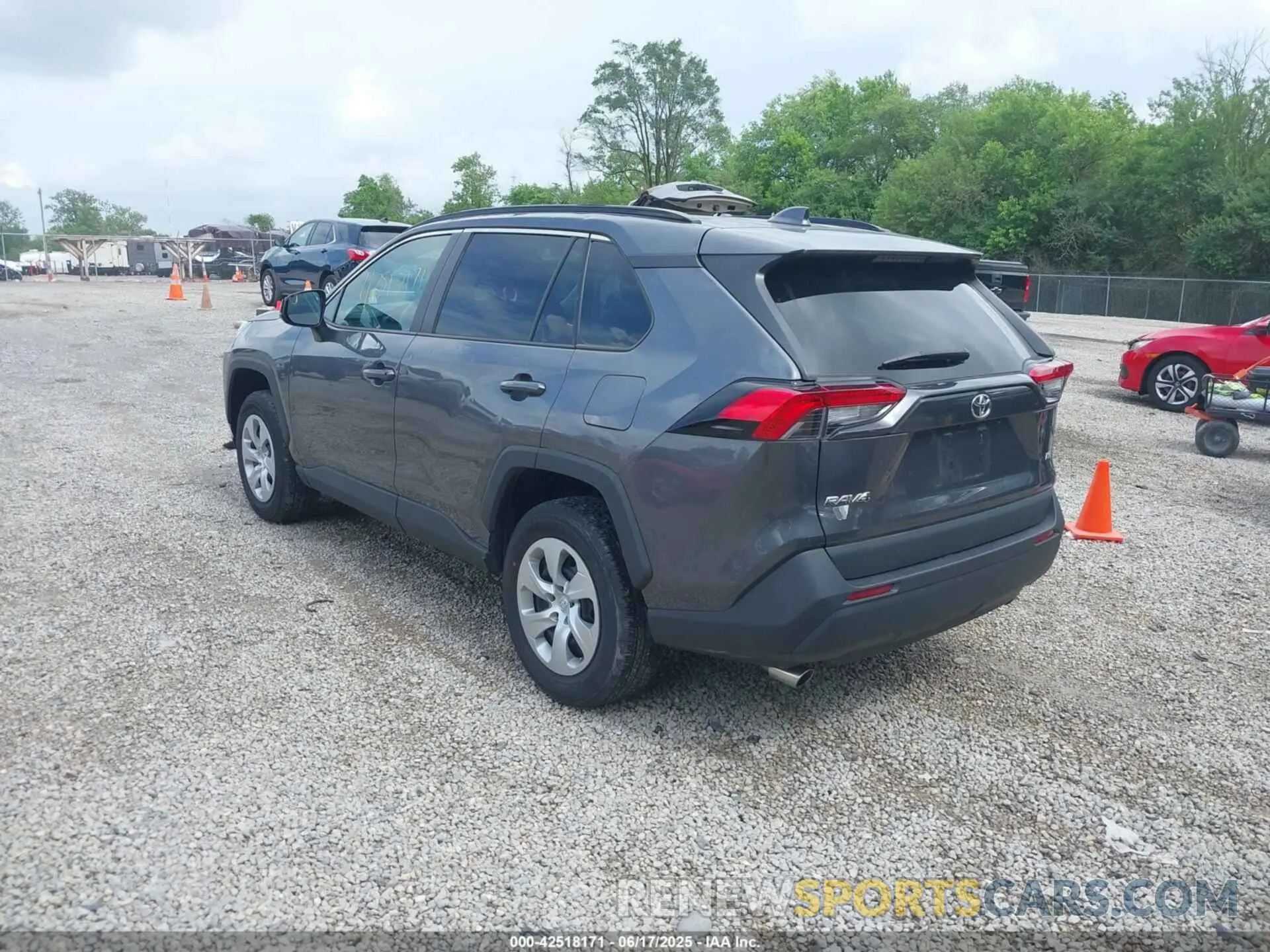 3 Photograph of a damaged car 2T3H1RFV3MC136584 TOYOTA RAV4 2021