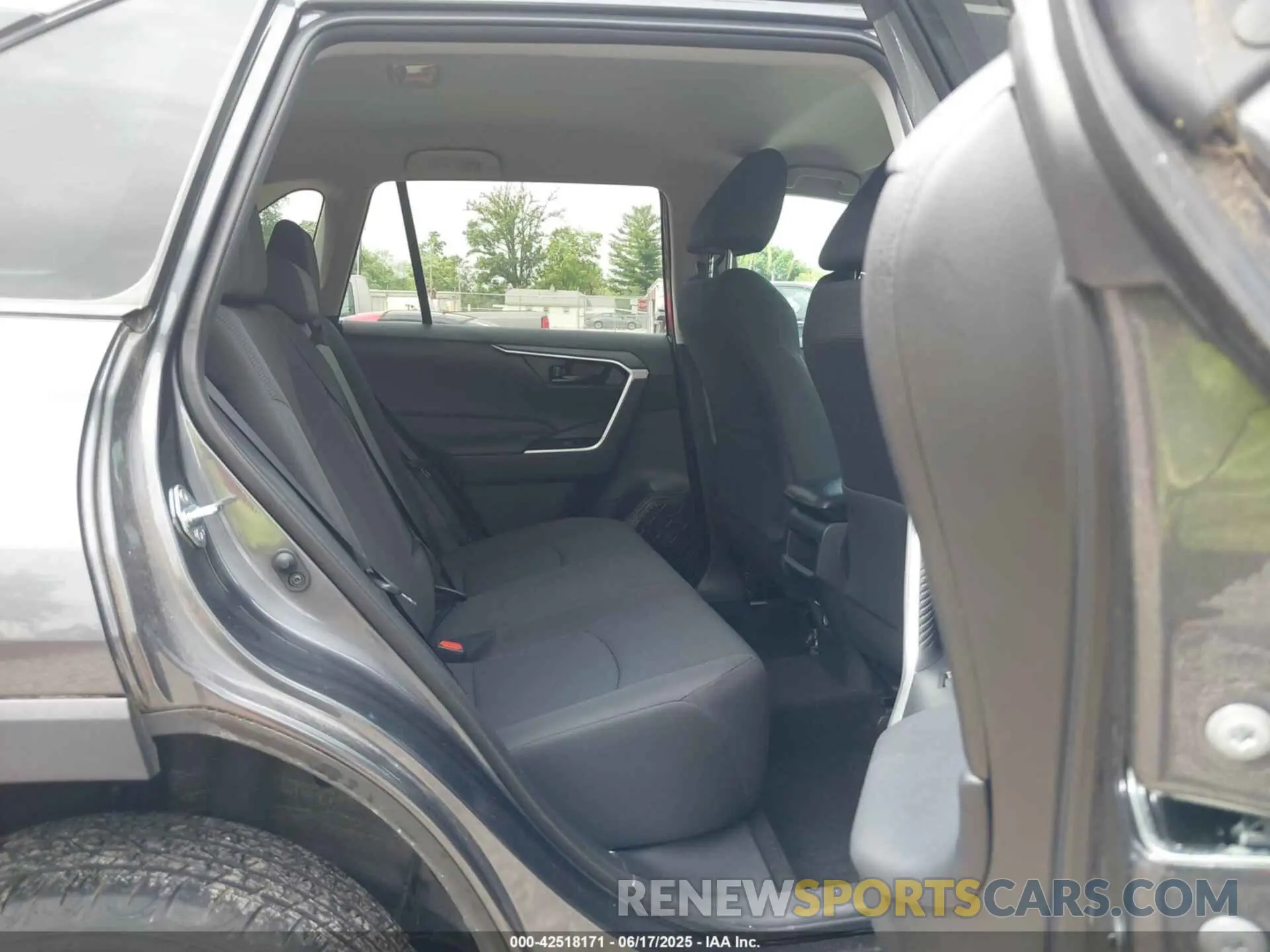 8 Photograph of a damaged car 2T3H1RFV3MC136584 TOYOTA RAV4 2021