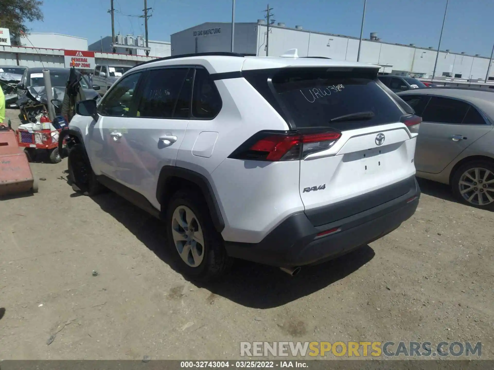 3 Photograph of a damaged car 2T3H1RFV3MW130329 TOYOTA RAV4 2021