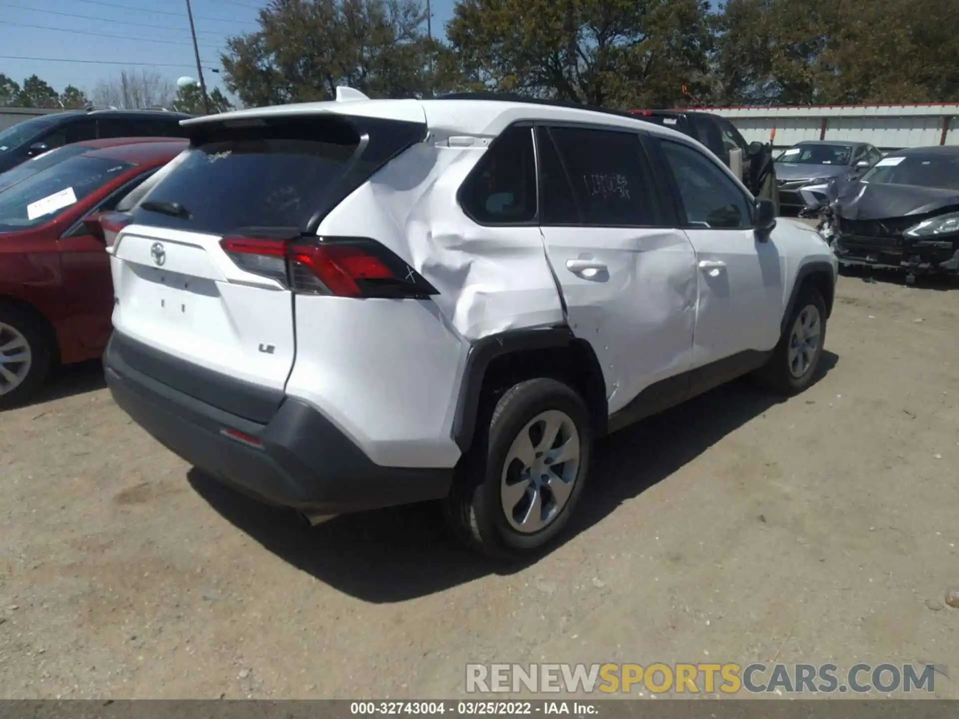 4 Photograph of a damaged car 2T3H1RFV3MW130329 TOYOTA RAV4 2021