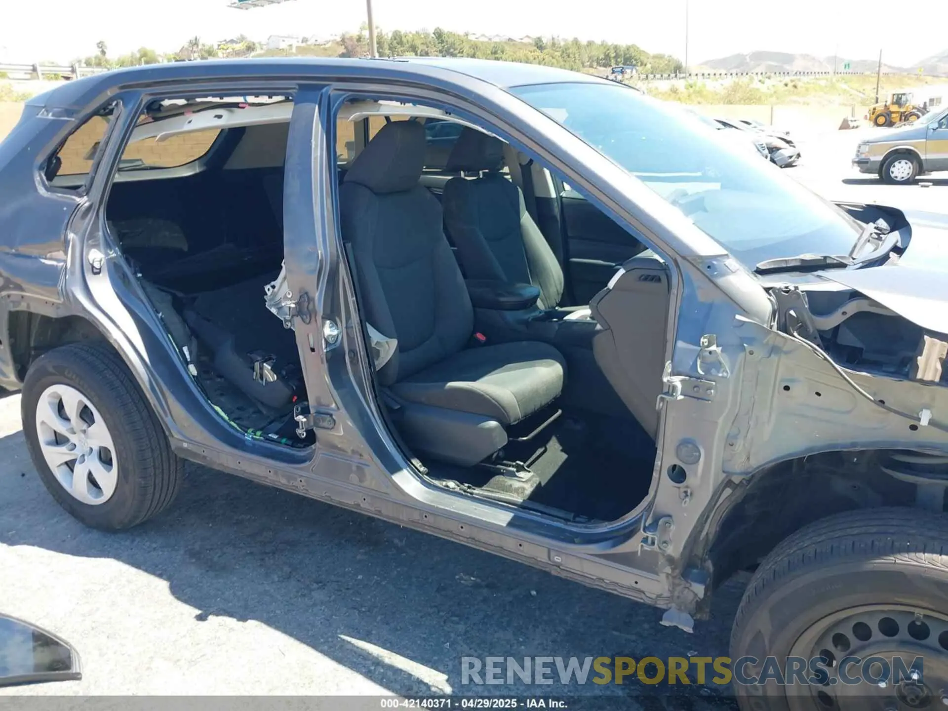 6 Photograph of a damaged car 2T3H1RFV3MW133201 TOYOTA RAV4 2021