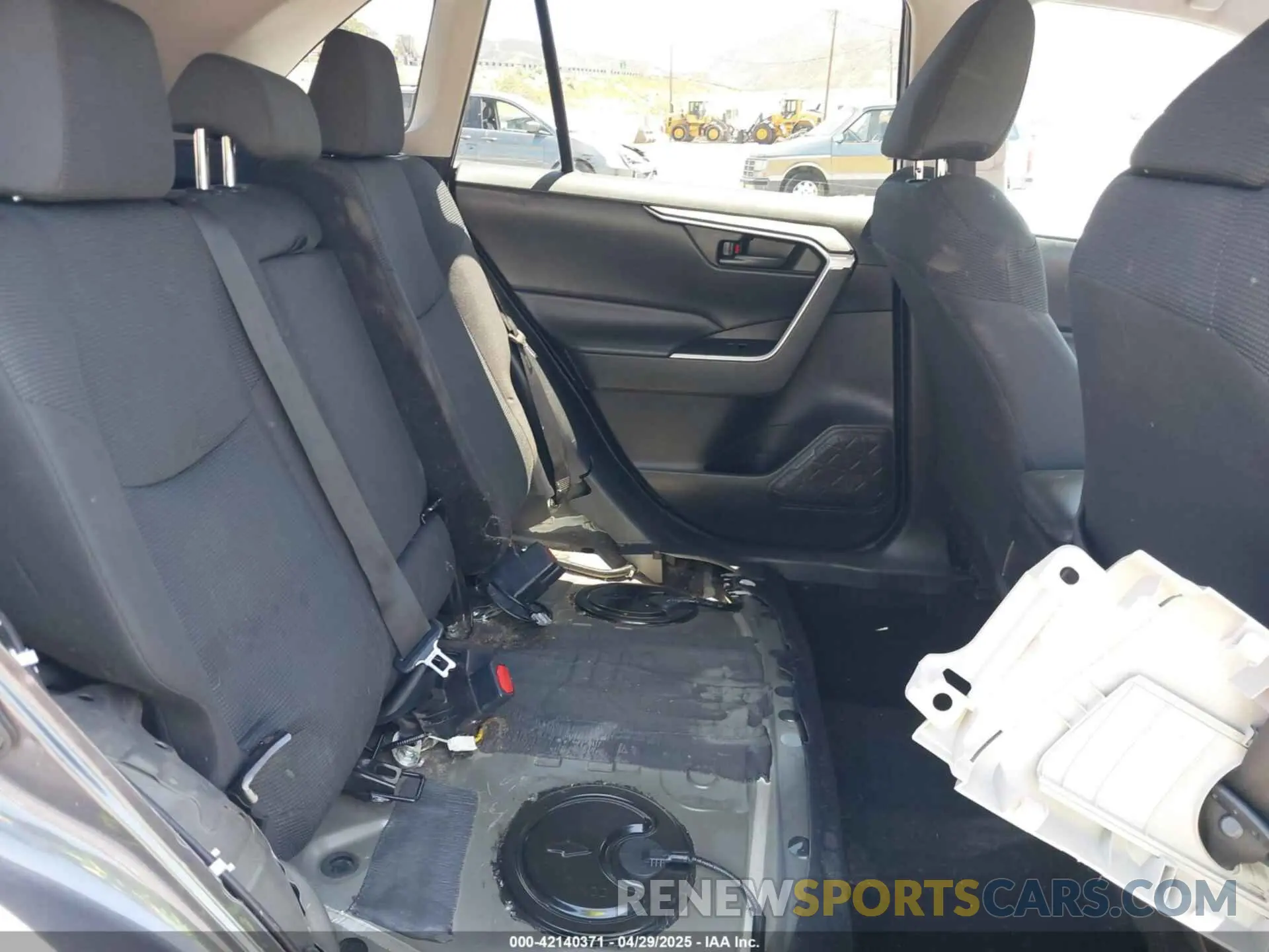 8 Photograph of a damaged car 2T3H1RFV3MW133201 TOYOTA RAV4 2021