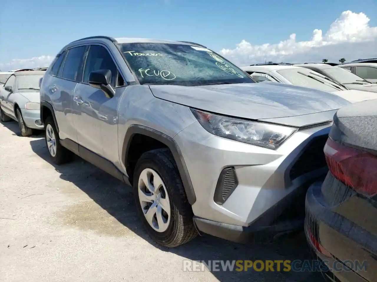 1 Photograph of a damaged car 2T3H1RFV3MW137586 TOYOTA RAV4 2021