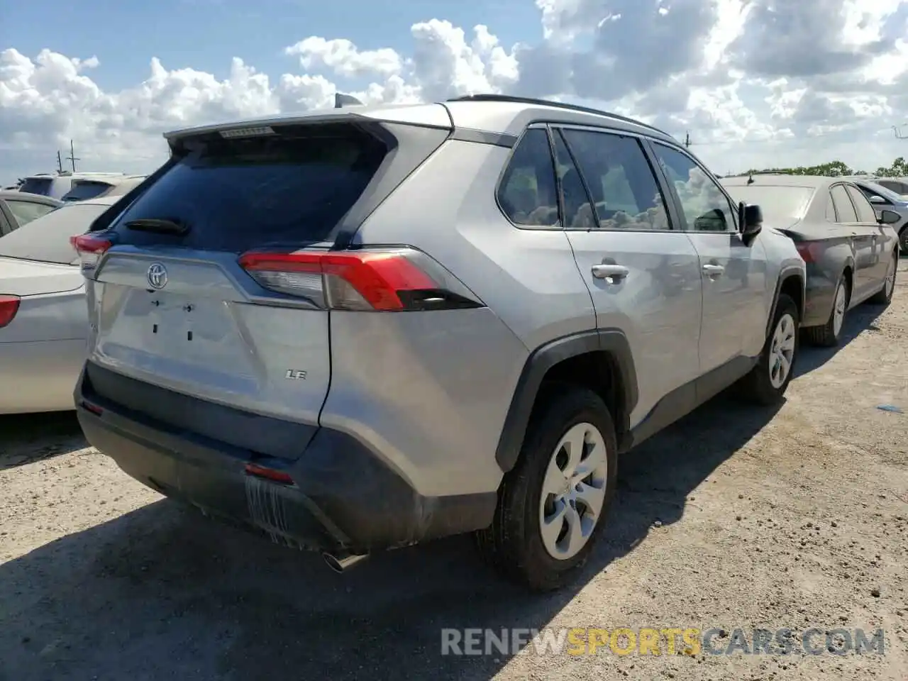 4 Photograph of a damaged car 2T3H1RFV3MW137586 TOYOTA RAV4 2021