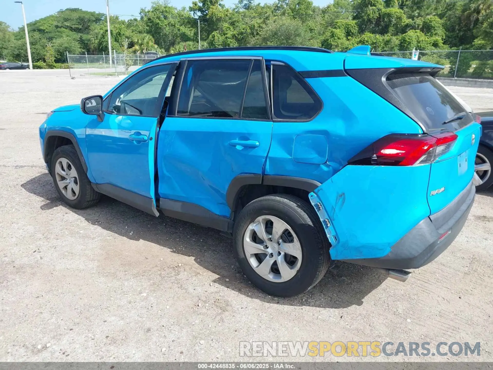 3 Photograph of a damaged car 2T3H1RFV3MW145946 TOYOTA RAV4 2021