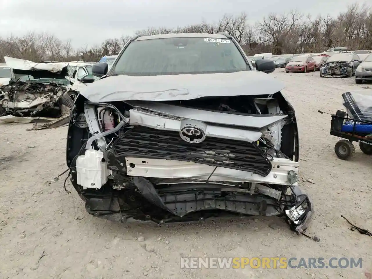 9 Photograph of a damaged car 2T3H1RFV3MW161290 TOYOTA RAV4 2021