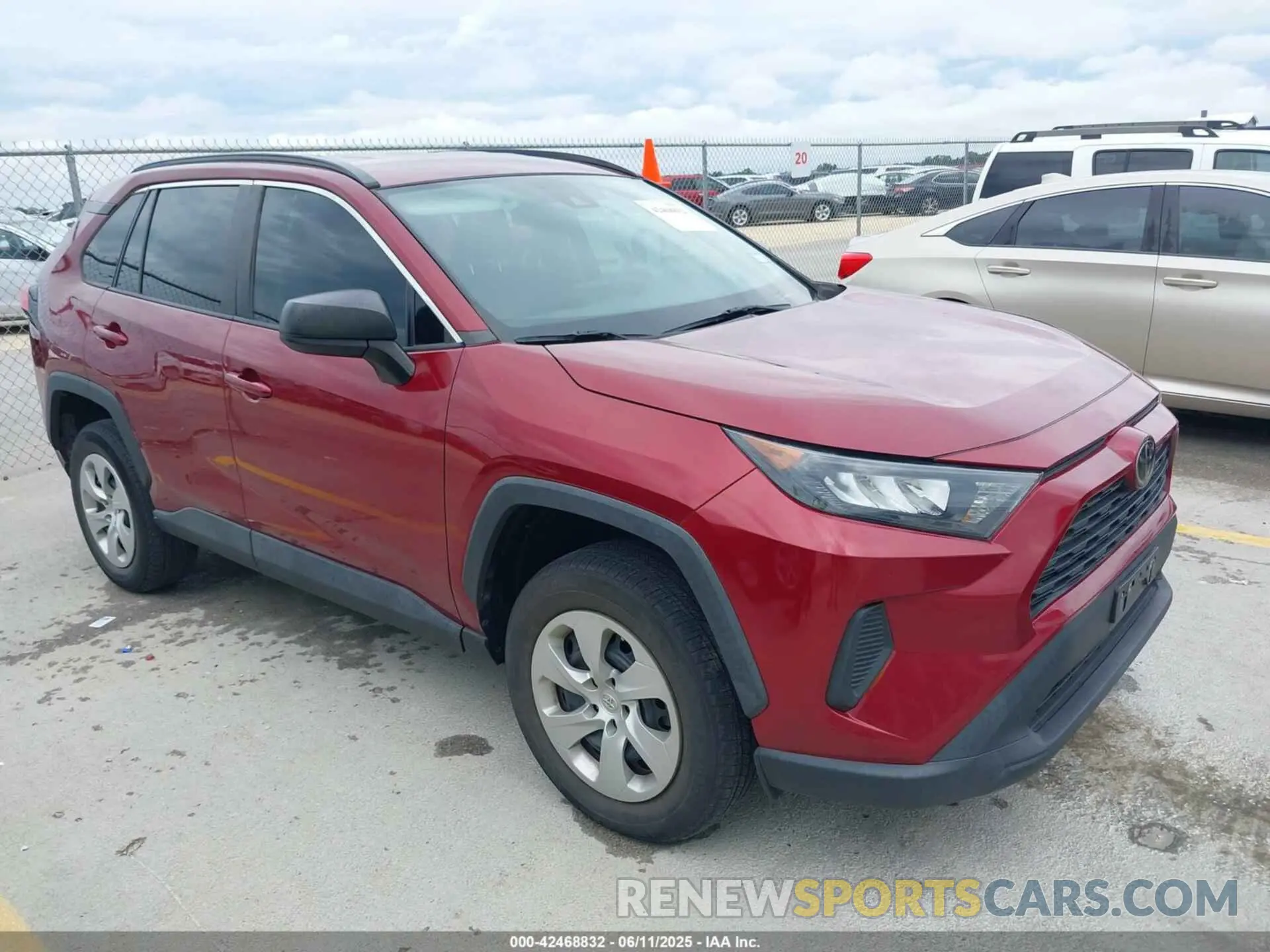 1 Photograph of a damaged car 2T3H1RFV3MW162455 TOYOTA RAV4 2021