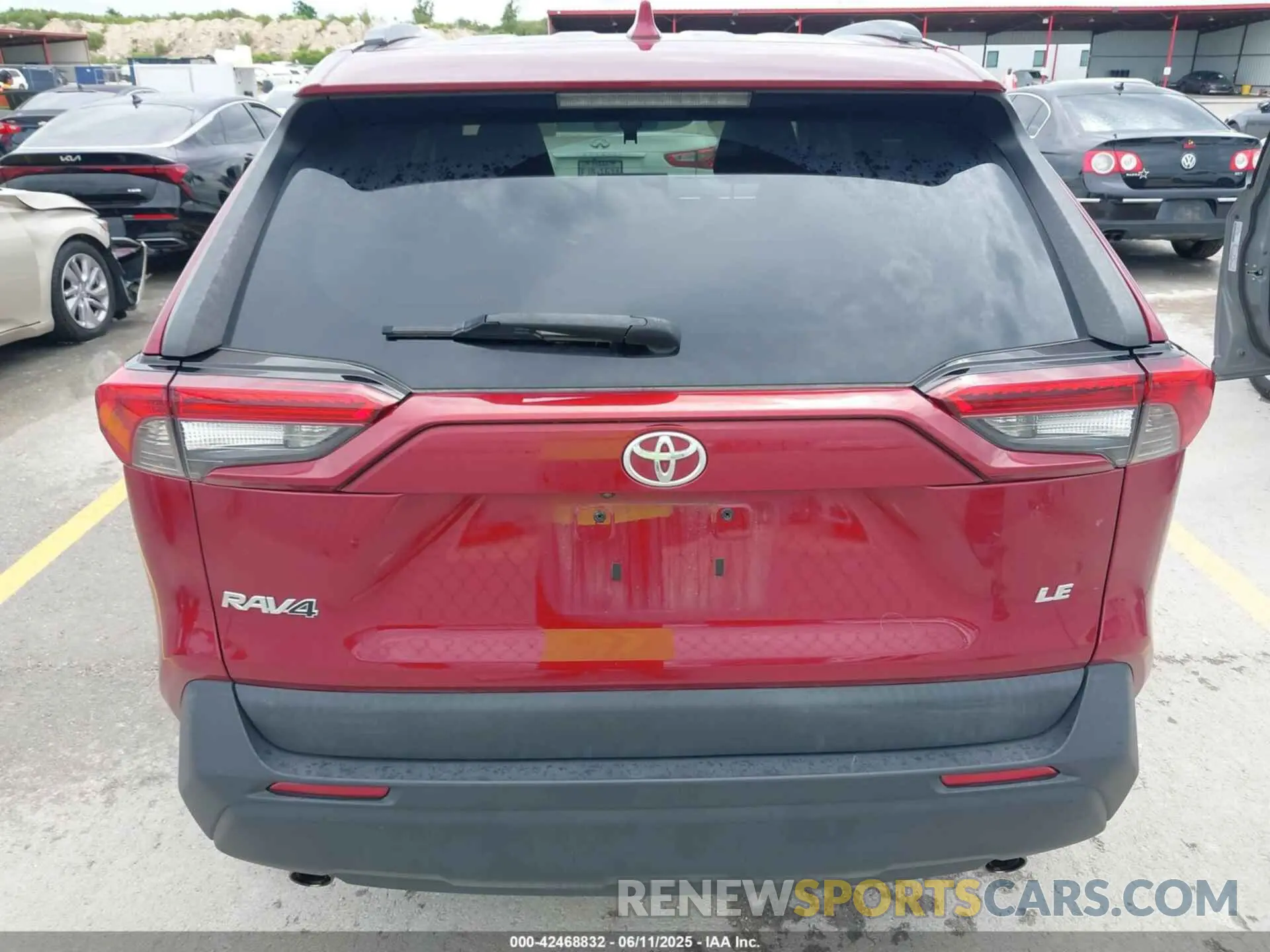 16 Photograph of a damaged car 2T3H1RFV3MW162455 TOYOTA RAV4 2021