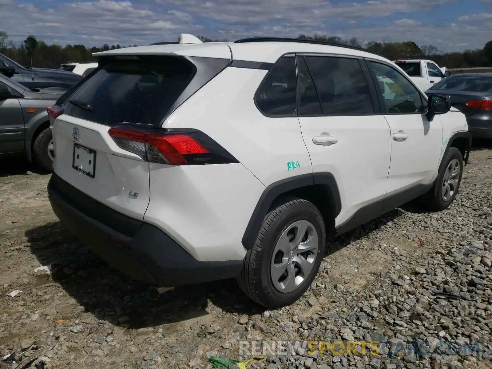 4 Photograph of a damaged car 2T3H1RFV4MC093261 TOYOTA RAV4 2021