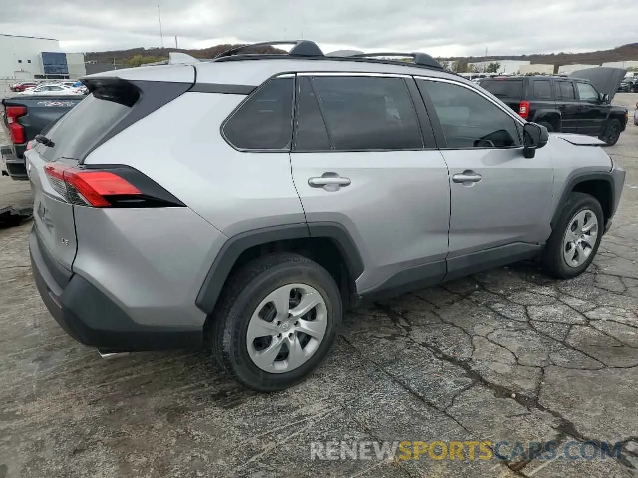 3 Photograph of a damaged car 2T3H1RFV4MC093308 TOYOTA RAV4 2021