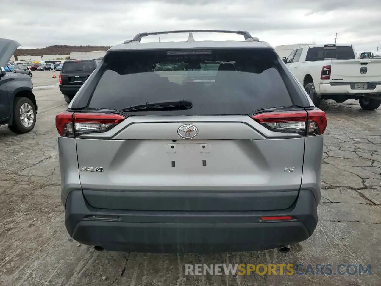 6 Photograph of a damaged car 2T3H1RFV4MC093308 TOYOTA RAV4 2021