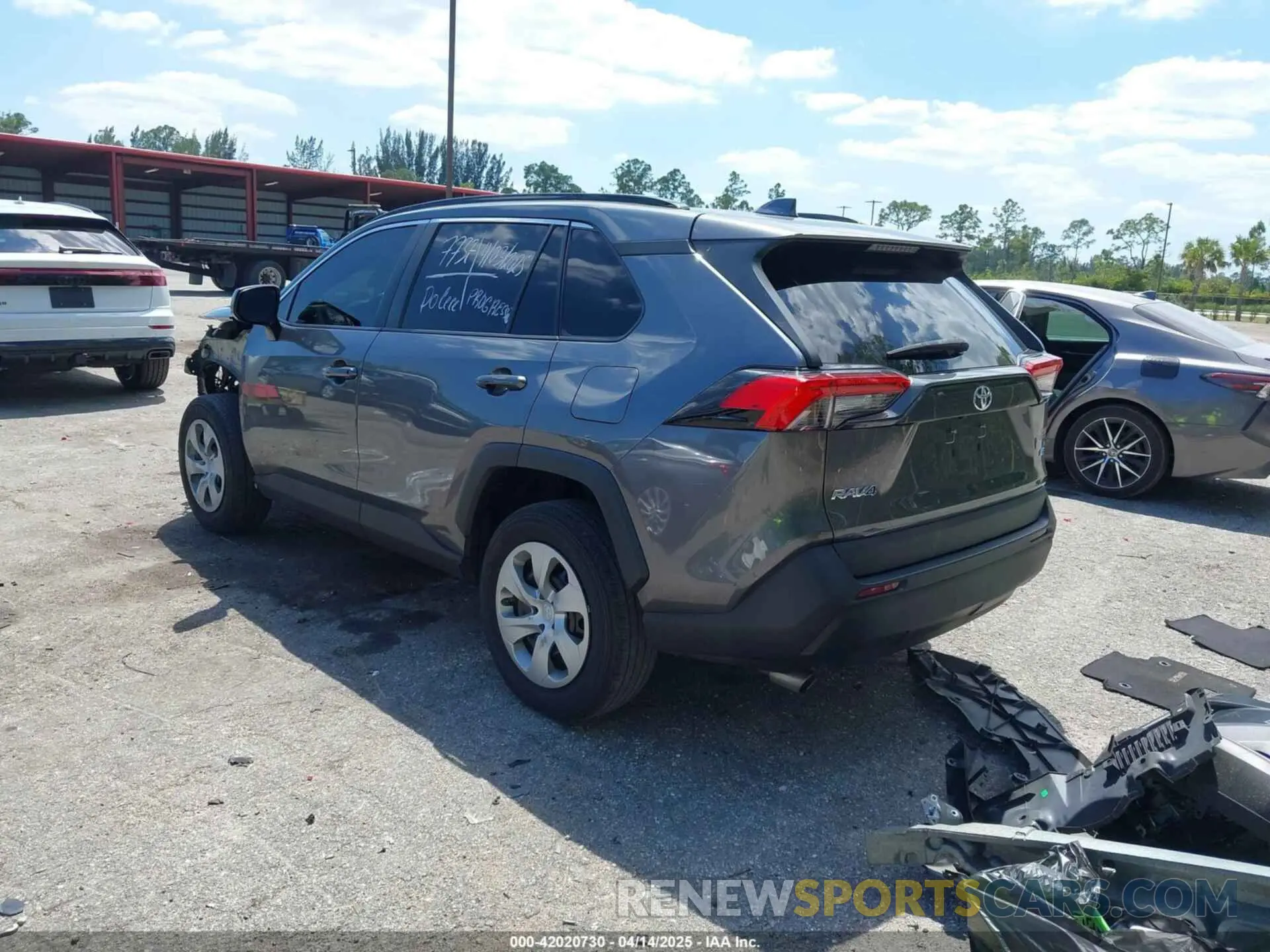 3 Photograph of a damaged car 2T3H1RFV4MC119731 TOYOTA RAV4 2021