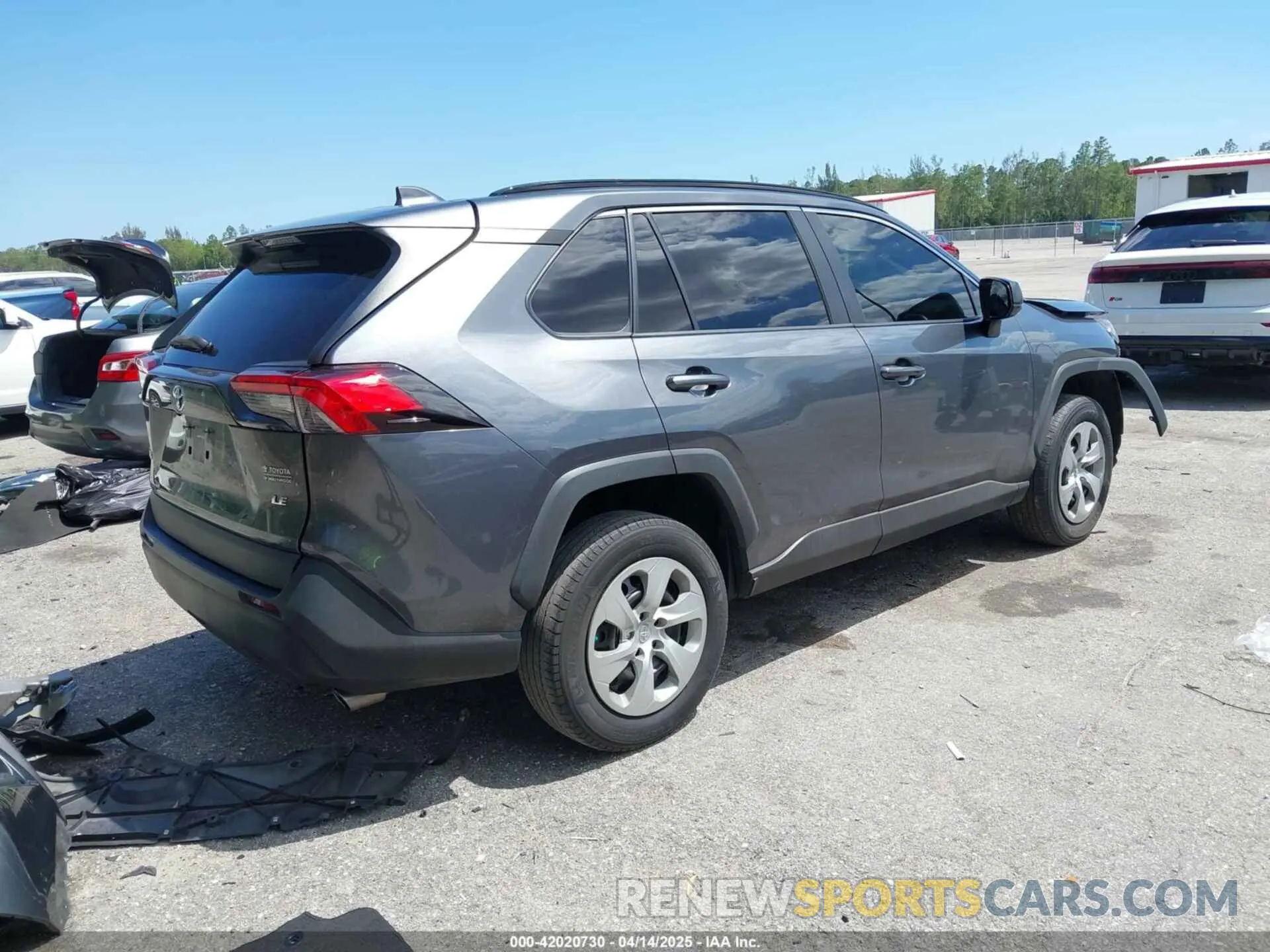 4 Photograph of a damaged car 2T3H1RFV4MC119731 TOYOTA RAV4 2021