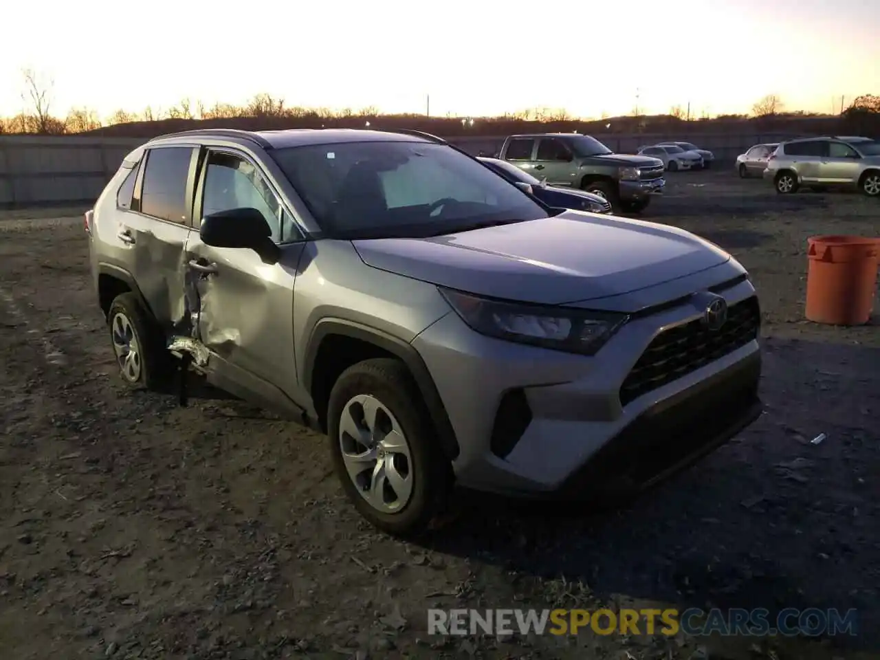 1 Photograph of a damaged car 2T3H1RFV4MC123391 TOYOTA RAV4 2021