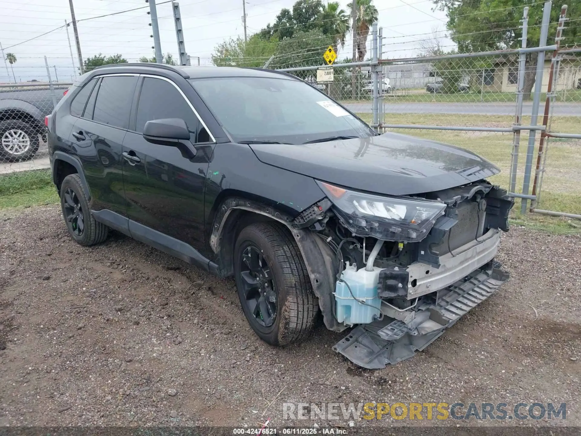 1 Photograph of a damaged car 2T3H1RFV4MC136027 TOYOTA RAV4 2021