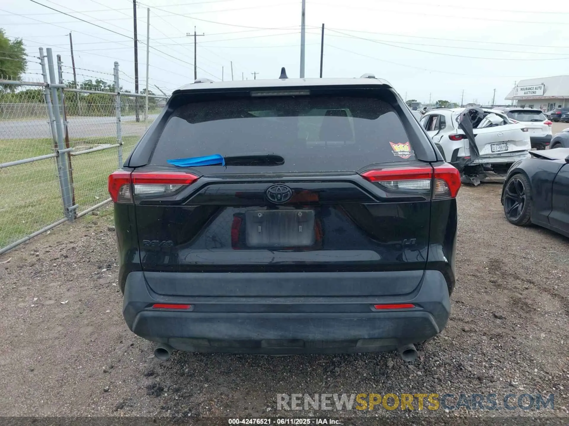 17 Photograph of a damaged car 2T3H1RFV4MC136027 TOYOTA RAV4 2021