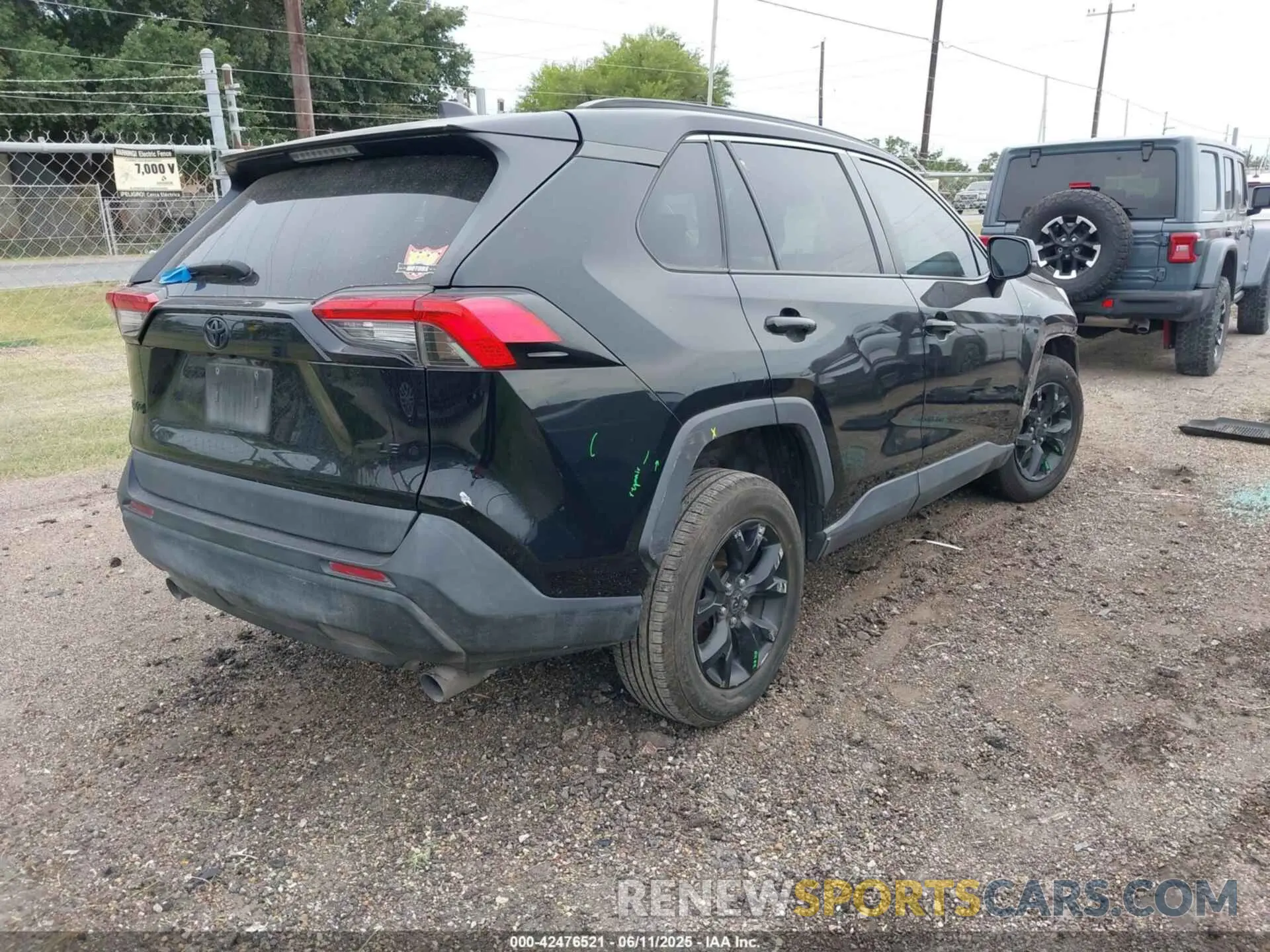 4 Photograph of a damaged car 2T3H1RFV4MC136027 TOYOTA RAV4 2021