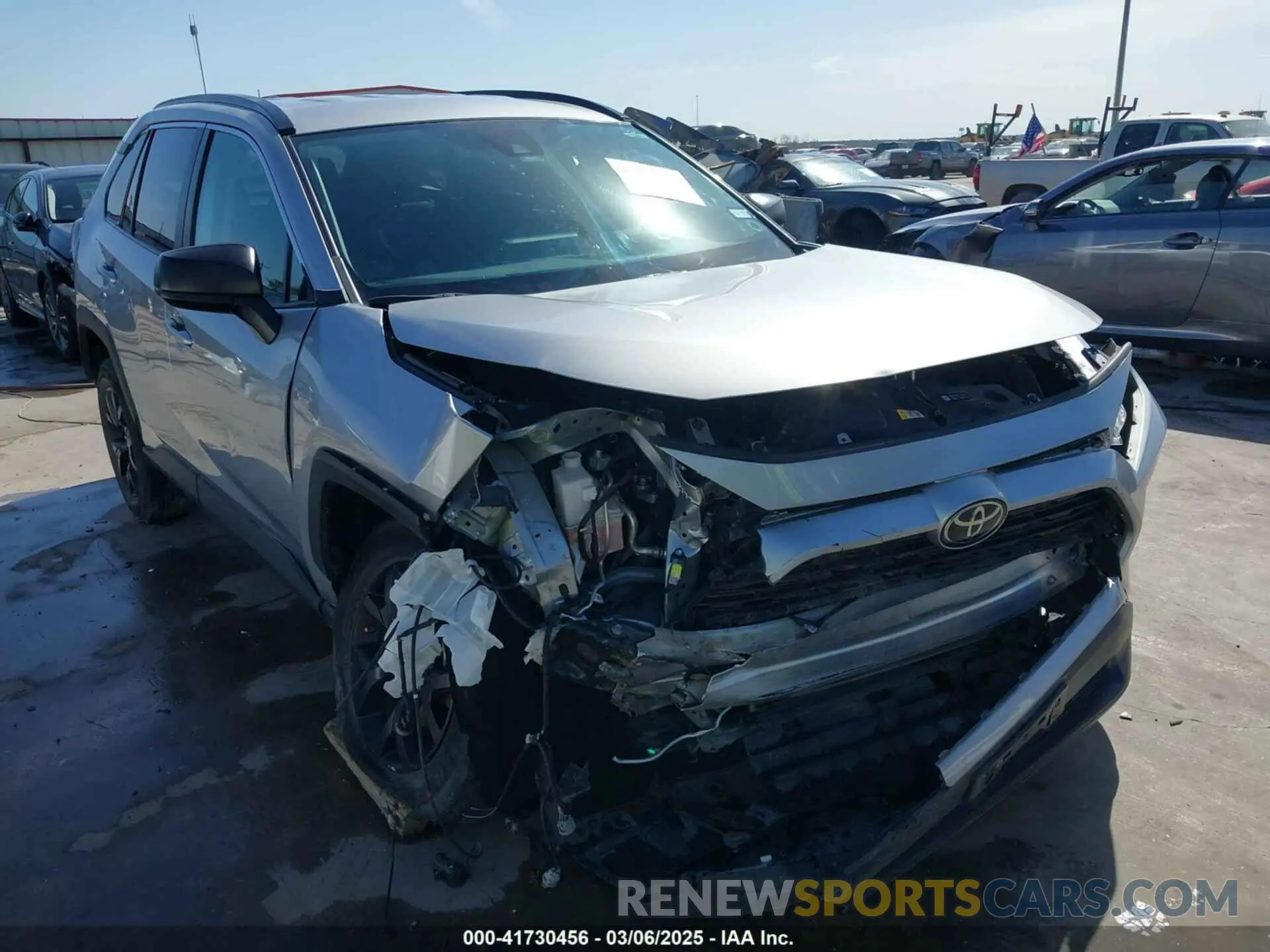 1 Photograph of a damaged car 2T3H1RFV4MC163860 TOYOTA RAV4 2021