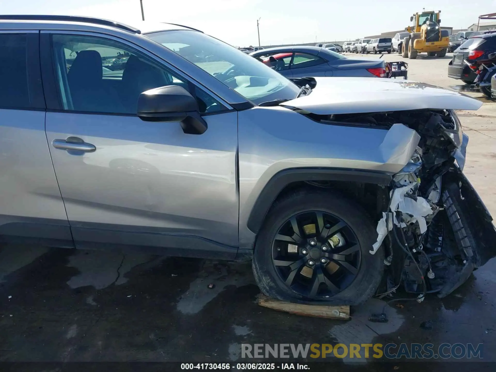 18 Photograph of a damaged car 2T3H1RFV4MC163860 TOYOTA RAV4 2021