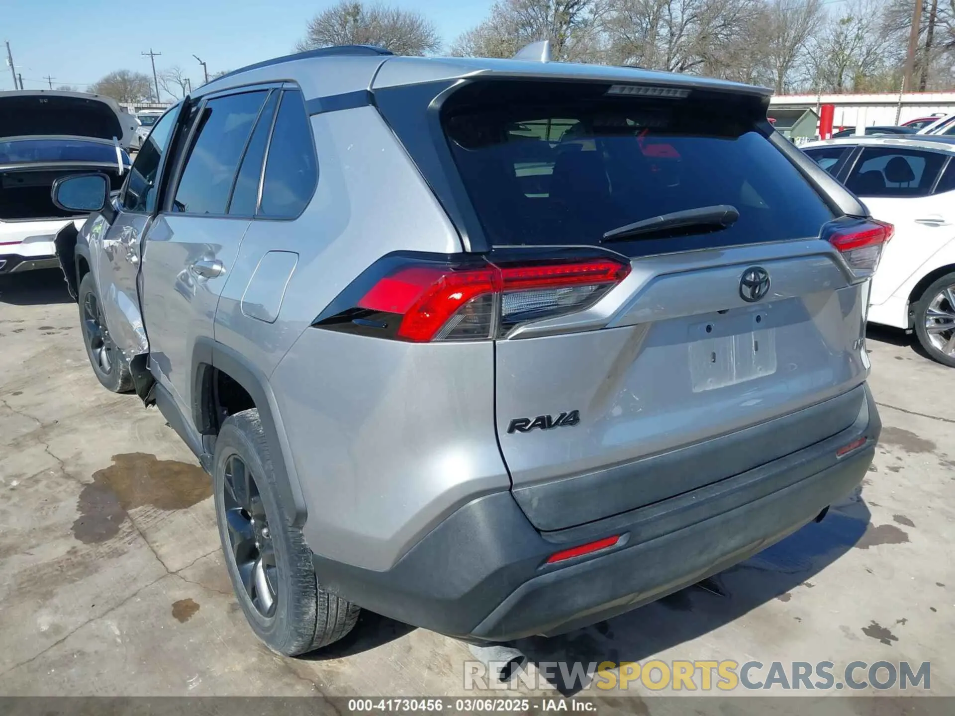 3 Photograph of a damaged car 2T3H1RFV4MC163860 TOYOTA RAV4 2021