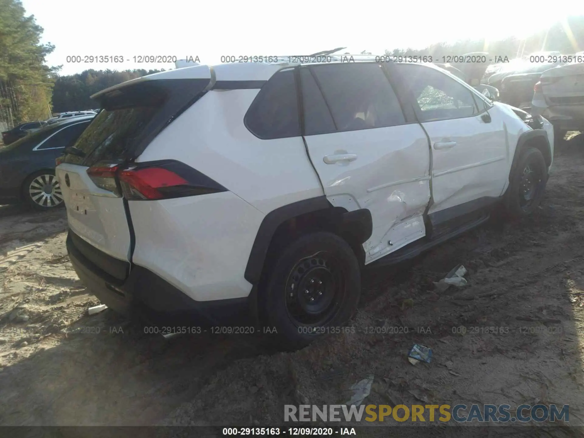 4 Photograph of a damaged car 2T3H1RFV4MW107223 TOYOTA RAV4 2021
