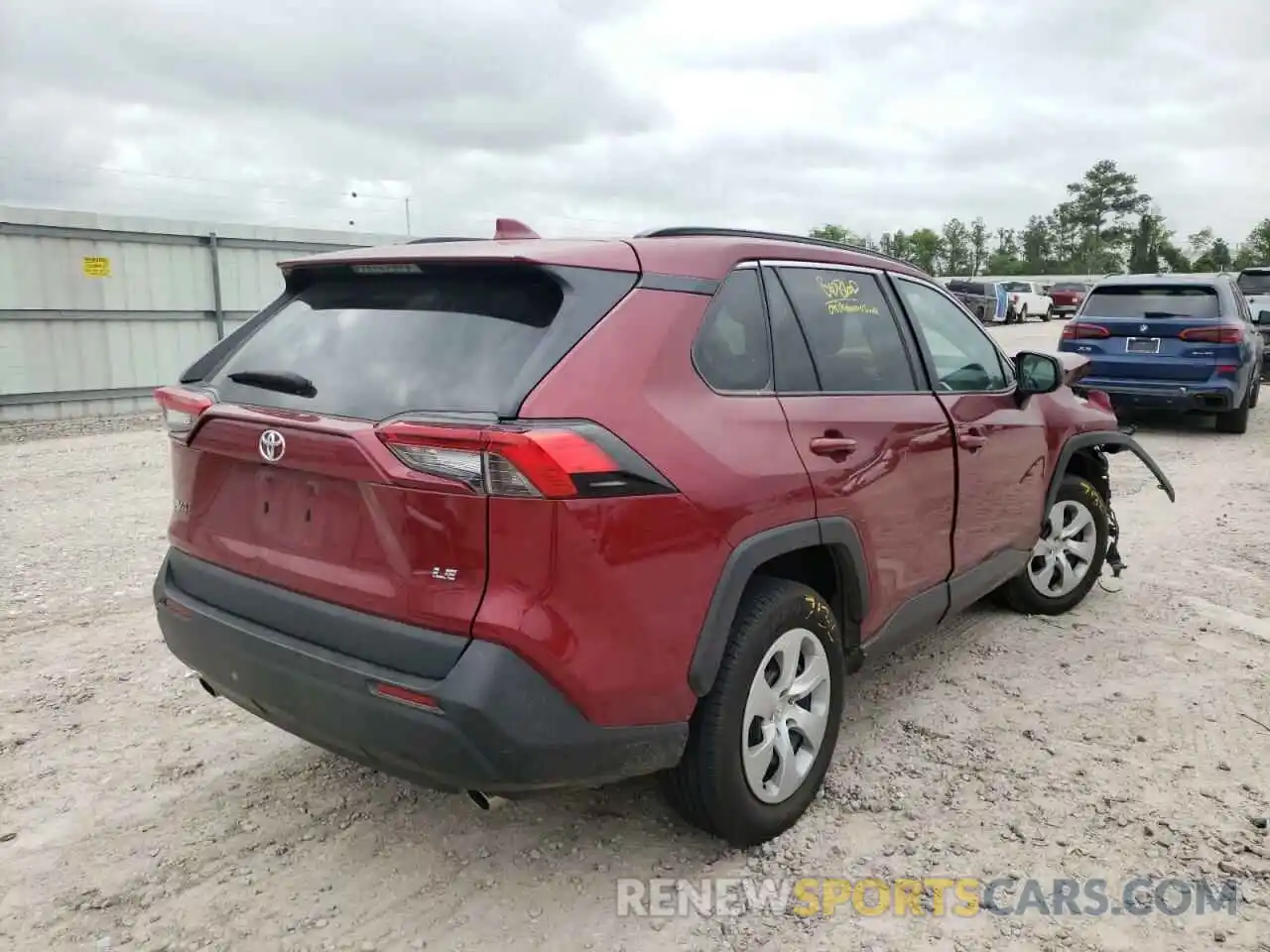 4 Photograph of a damaged car 2T3H1RFV4MW115077 TOYOTA RAV4 2021