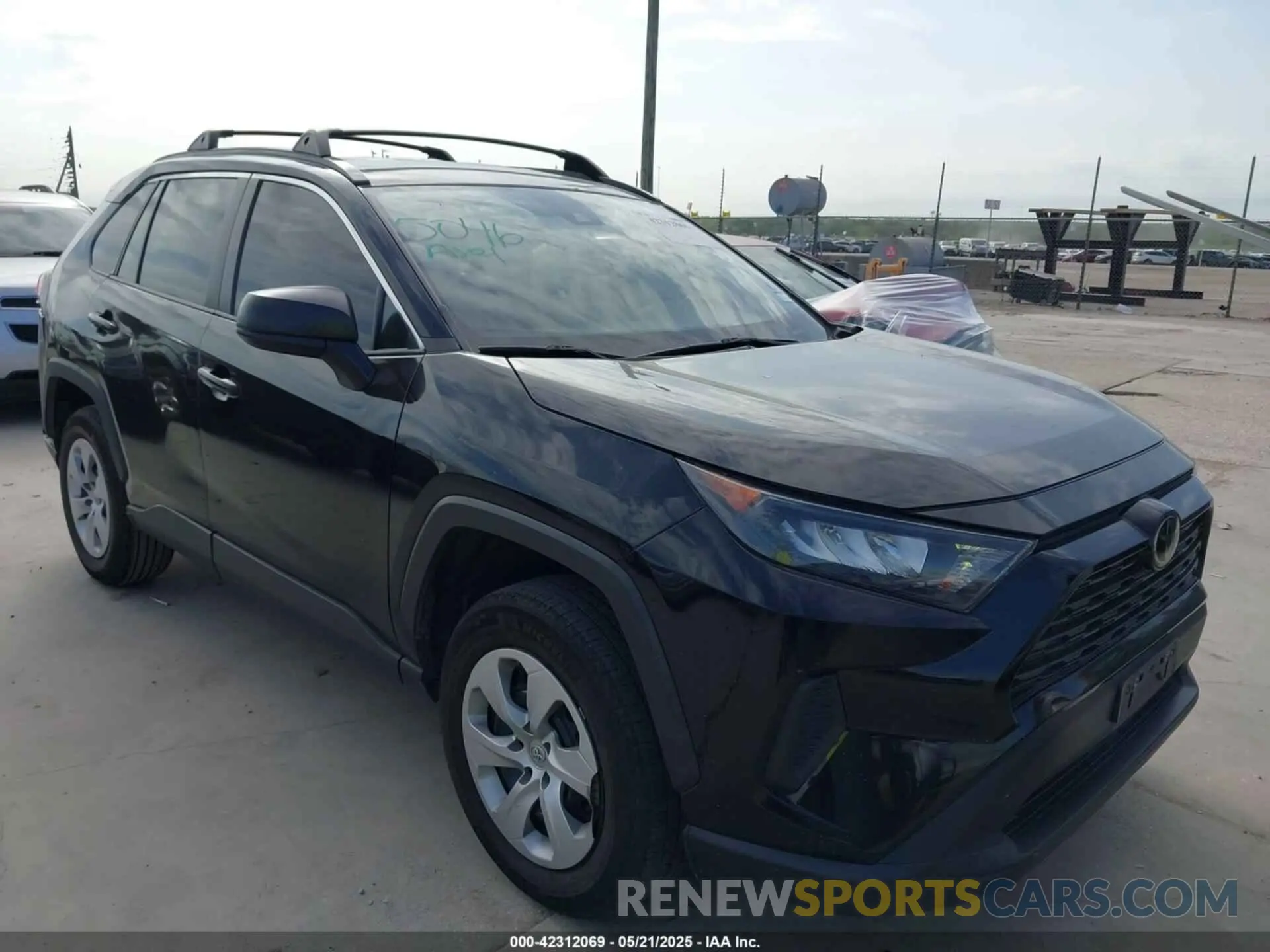 1 Photograph of a damaged car 2T3H1RFV4MW124698 TOYOTA RAV4 2021