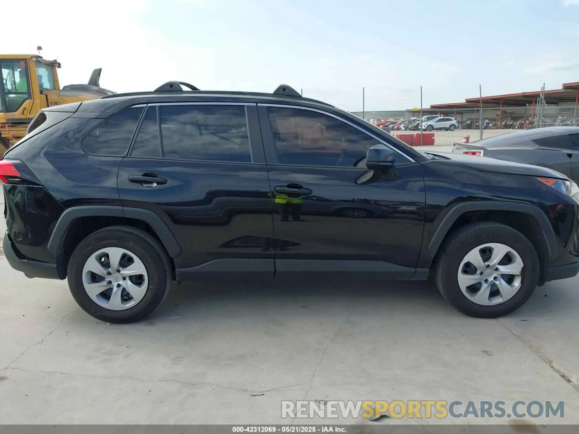 13 Photograph of a damaged car 2T3H1RFV4MW124698 TOYOTA RAV4 2021