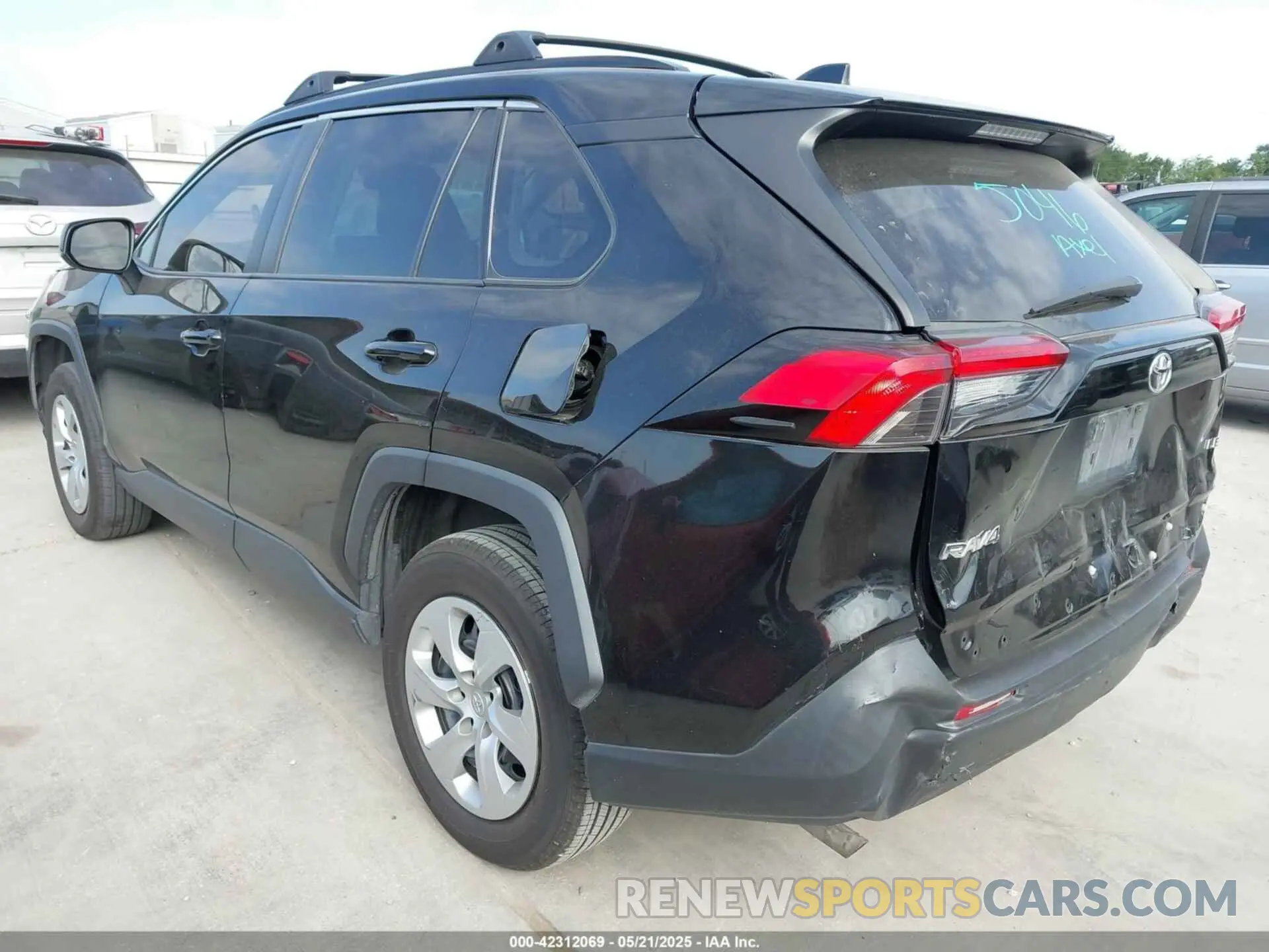 3 Photograph of a damaged car 2T3H1RFV4MW124698 TOYOTA RAV4 2021