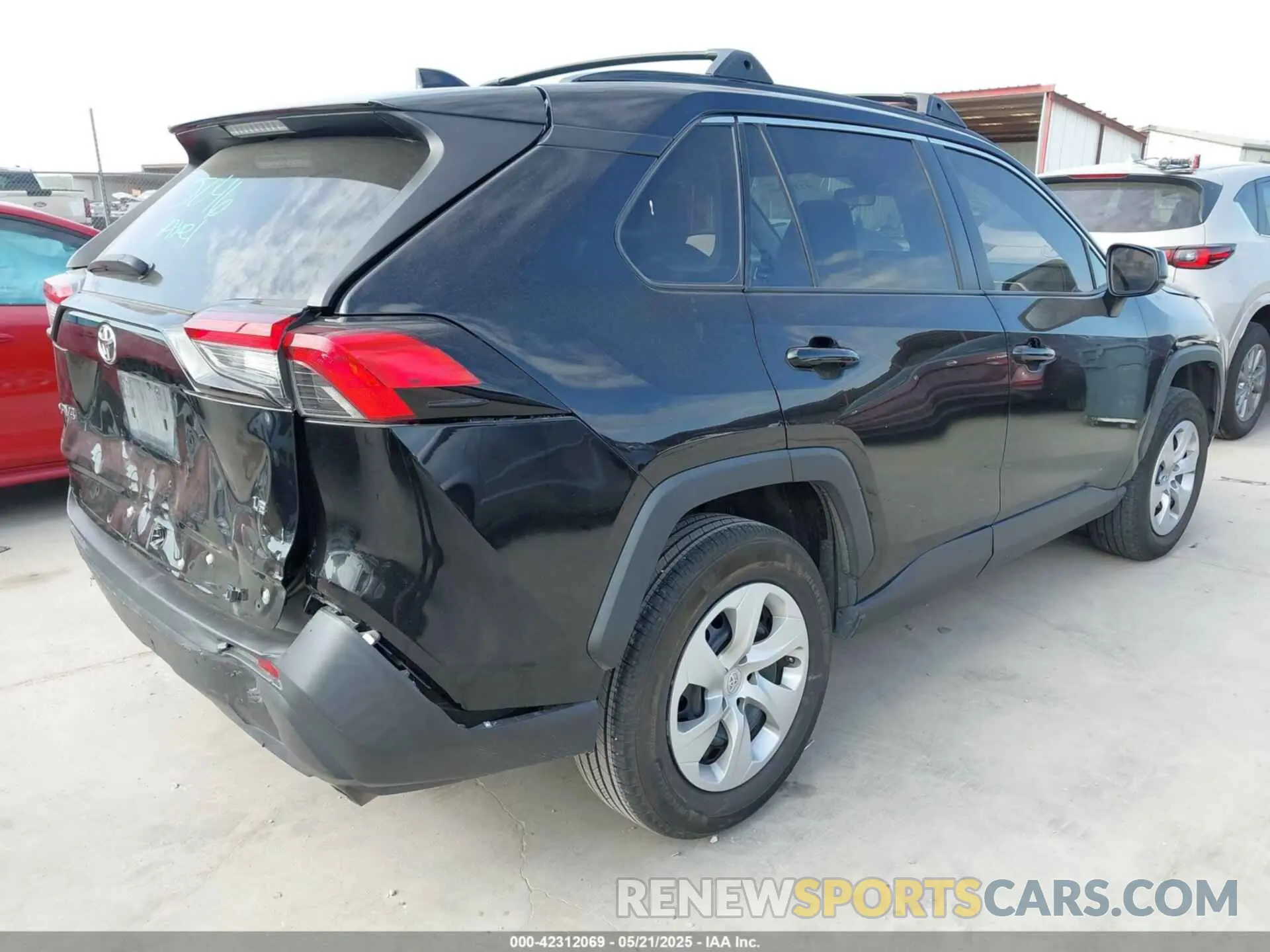 4 Photograph of a damaged car 2T3H1RFV4MW124698 TOYOTA RAV4 2021