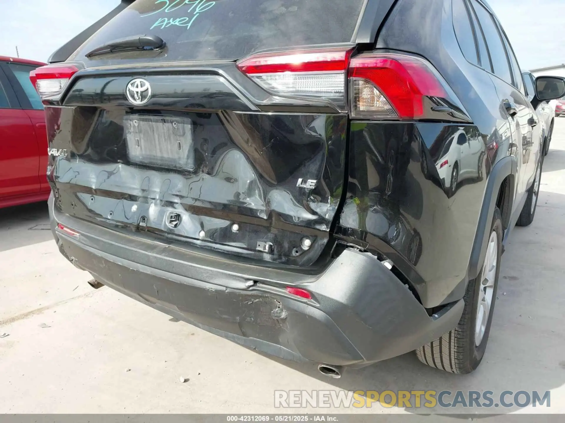 6 Photograph of a damaged car 2T3H1RFV4MW124698 TOYOTA RAV4 2021