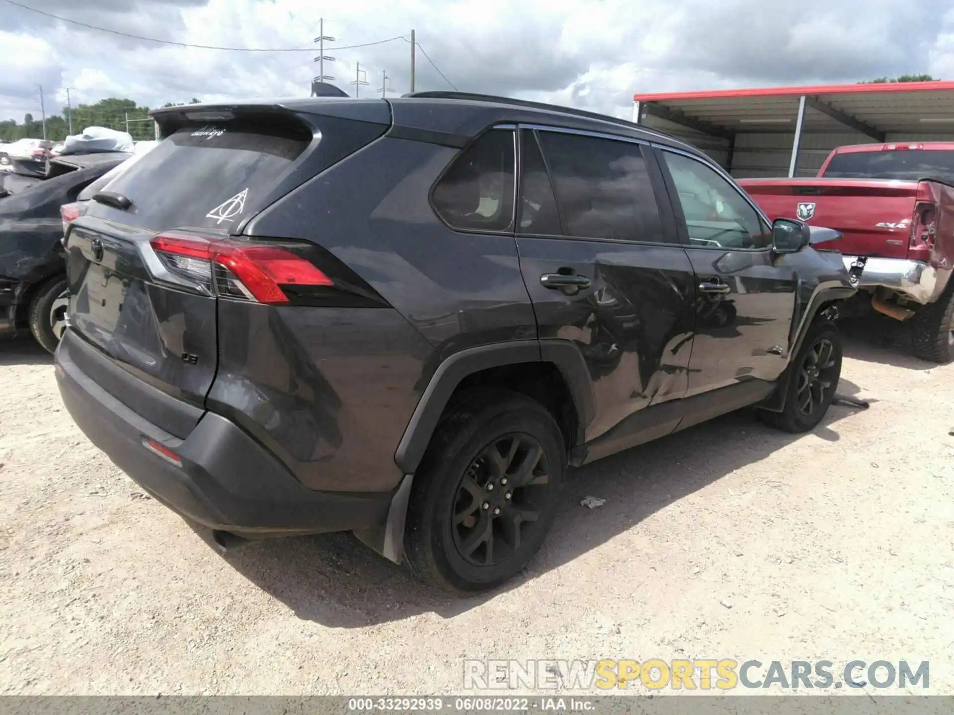 4 Photograph of a damaged car 2T3H1RFV4MW134471 TOYOTA RAV4 2021