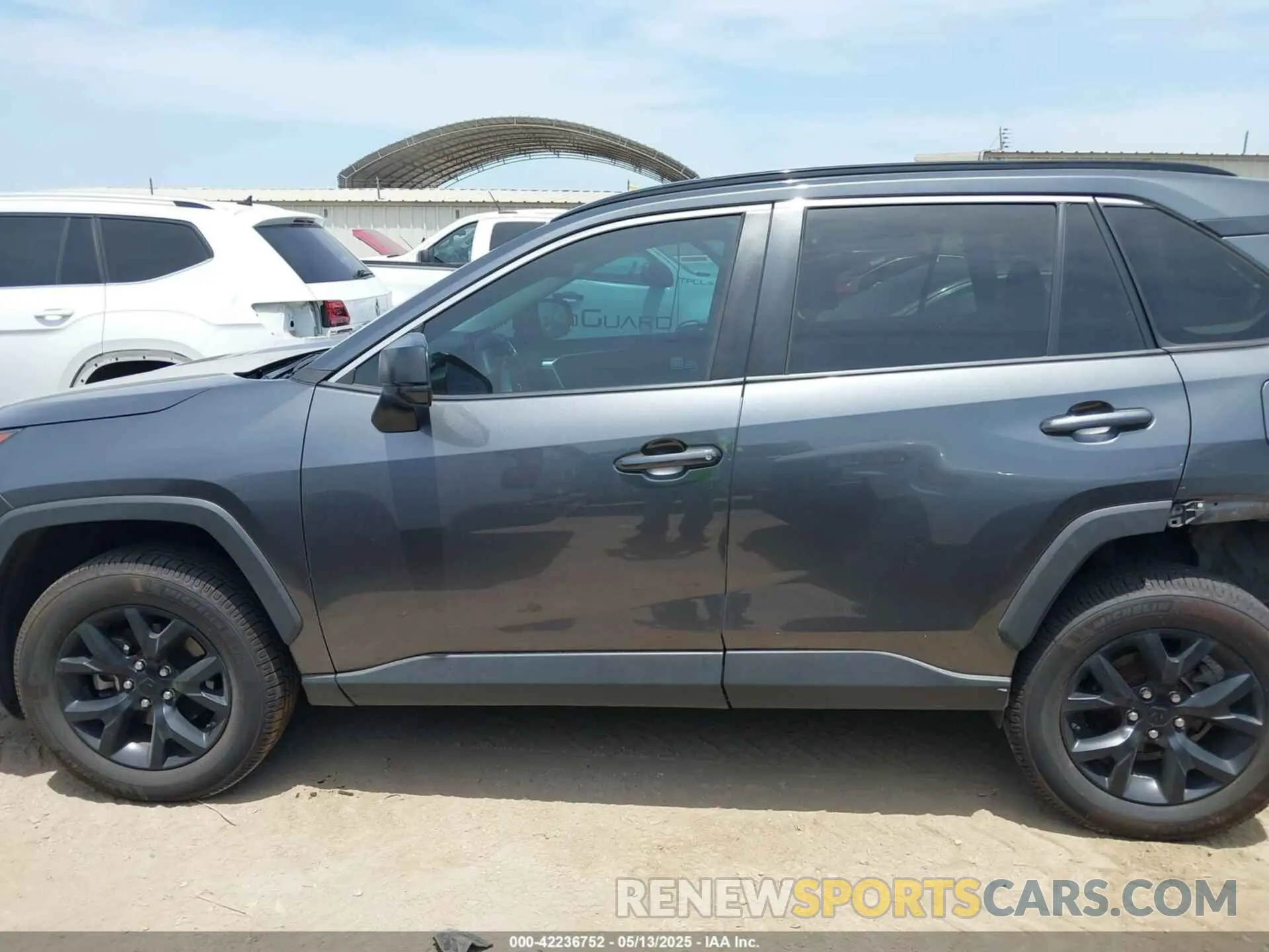 14 Photograph of a damaged car 2T3H1RFV5MC124355 TOYOTA RAV4 2021